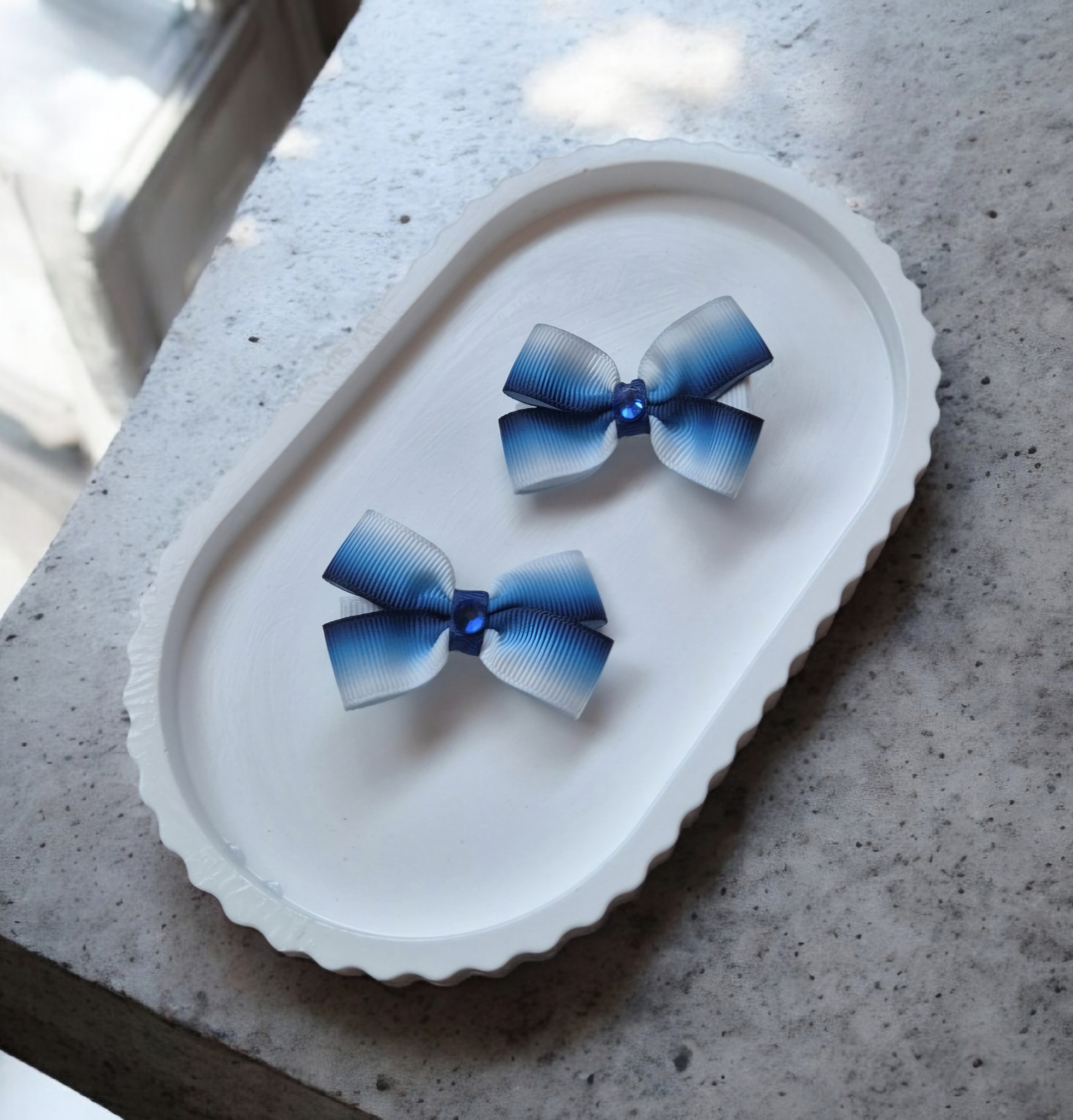 Maži plaukų segtukai ir gumytės