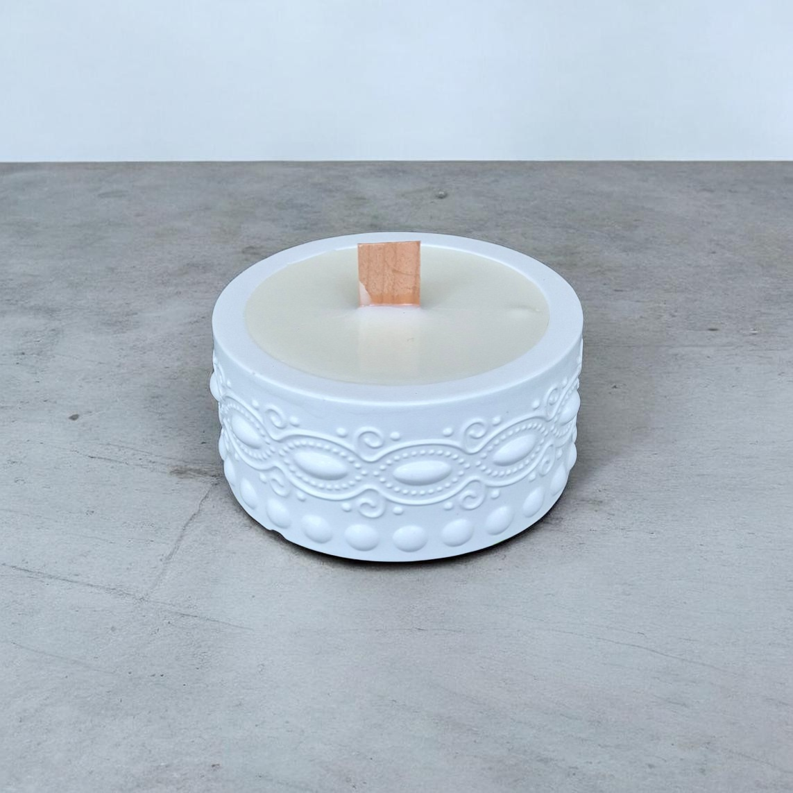 Sojų vaško žvakė „Ivory Pattern“ dekoratyviniame indelyje