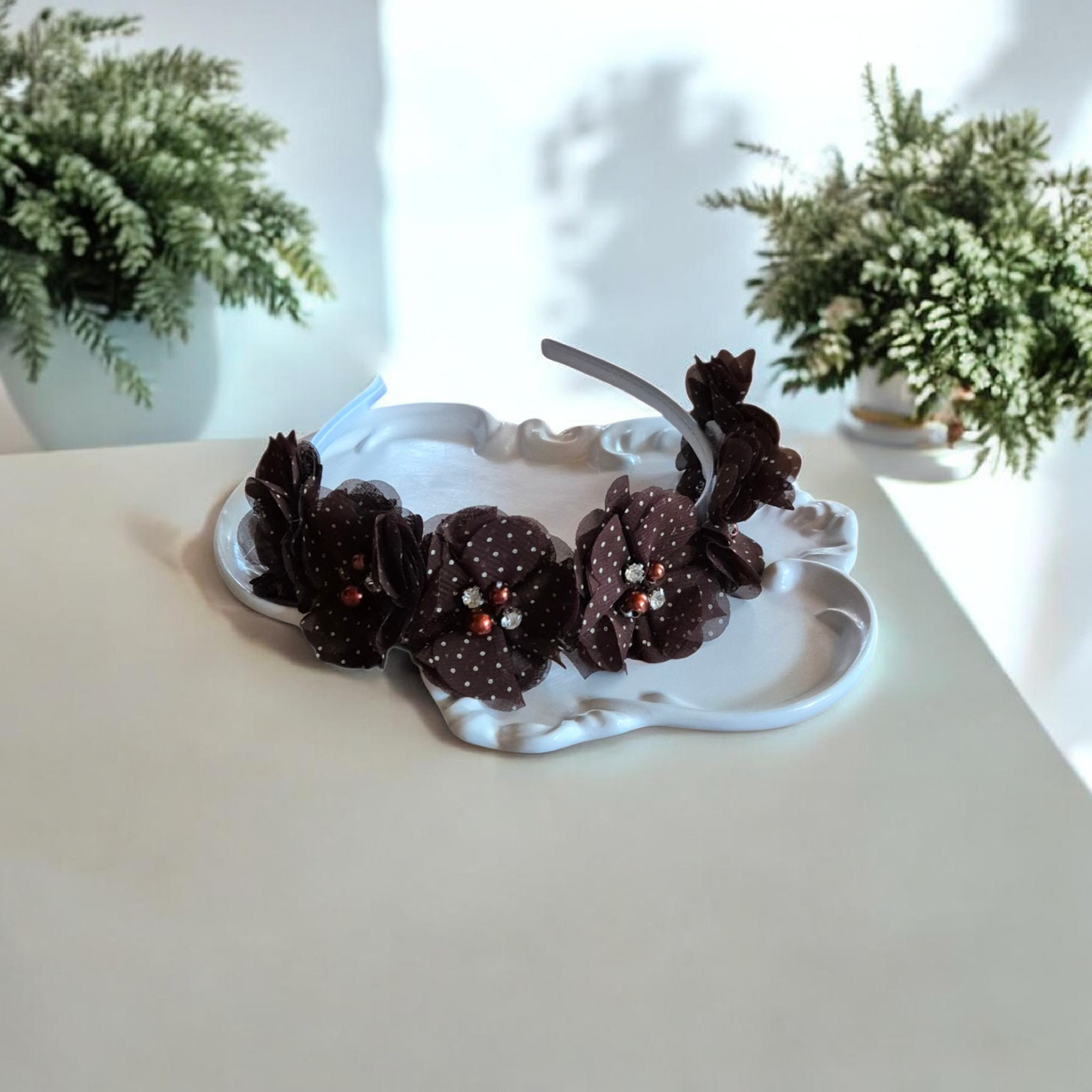 Rudas plaukų lankelis su taškuotomis gėlėmis – „Brown Polka Dot Floral Headband“