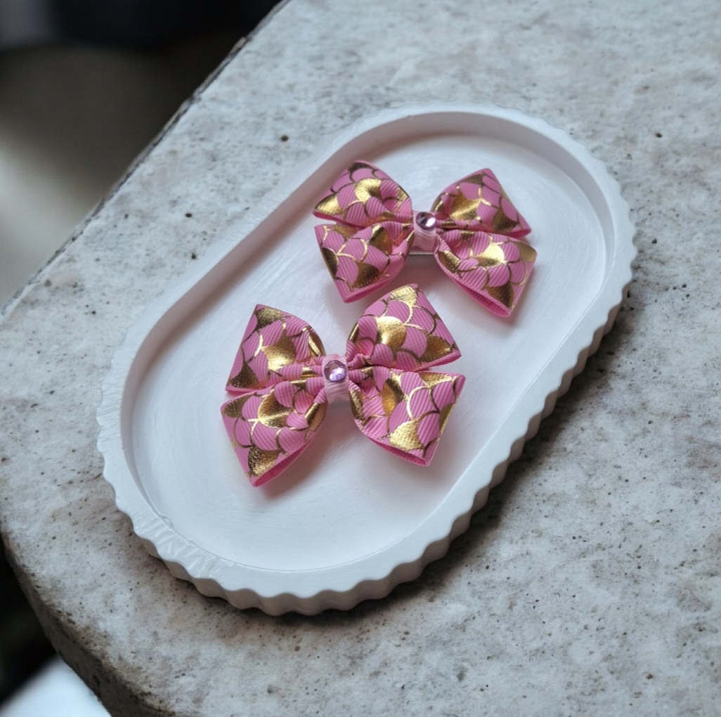Vaikiški plaukų segtukai su rožiniais auksiniais žvynelių kaspinėliais – mergaičių aksesuarai