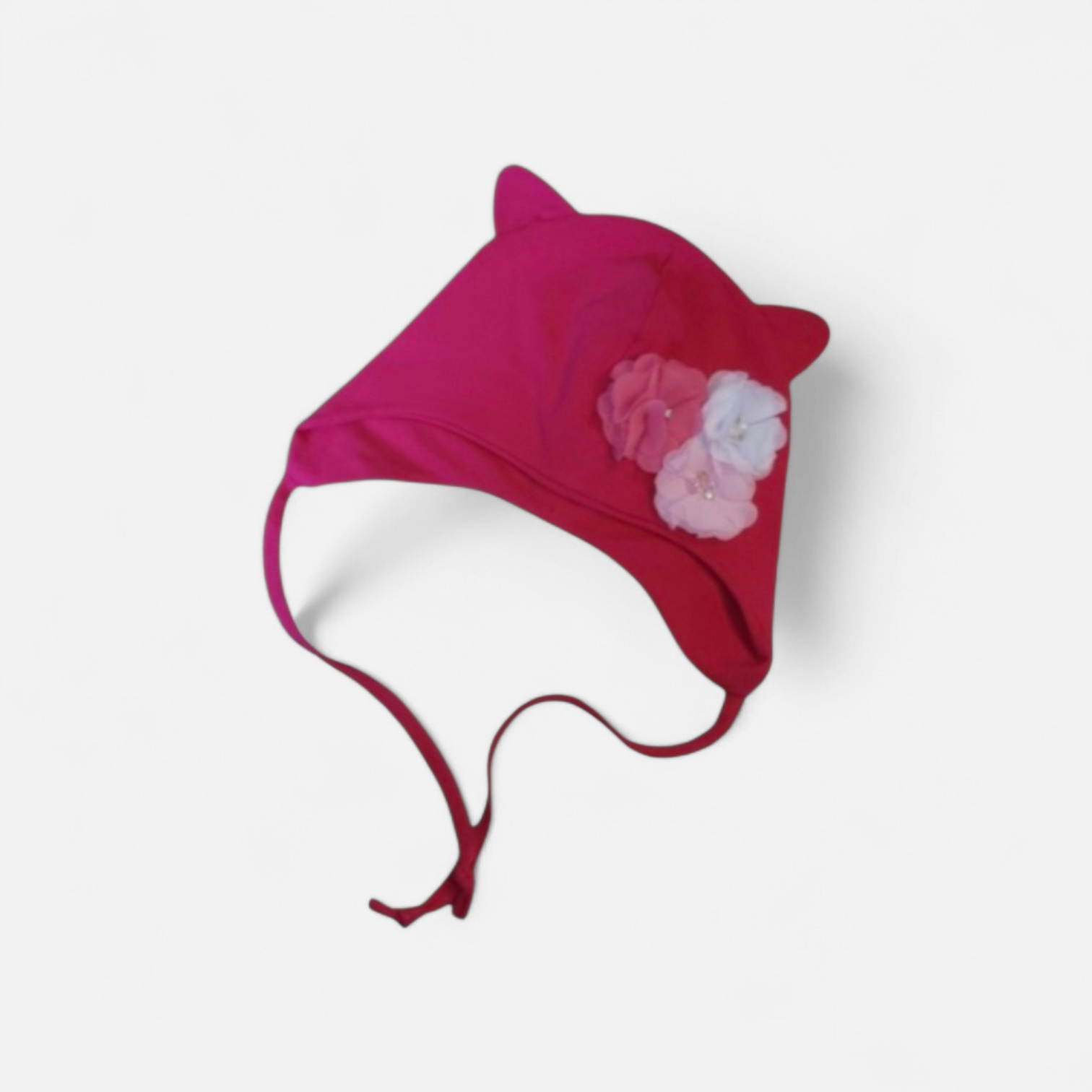 Pavasarinė-rudeninė kepurė su gėlėmis ir raišteliais