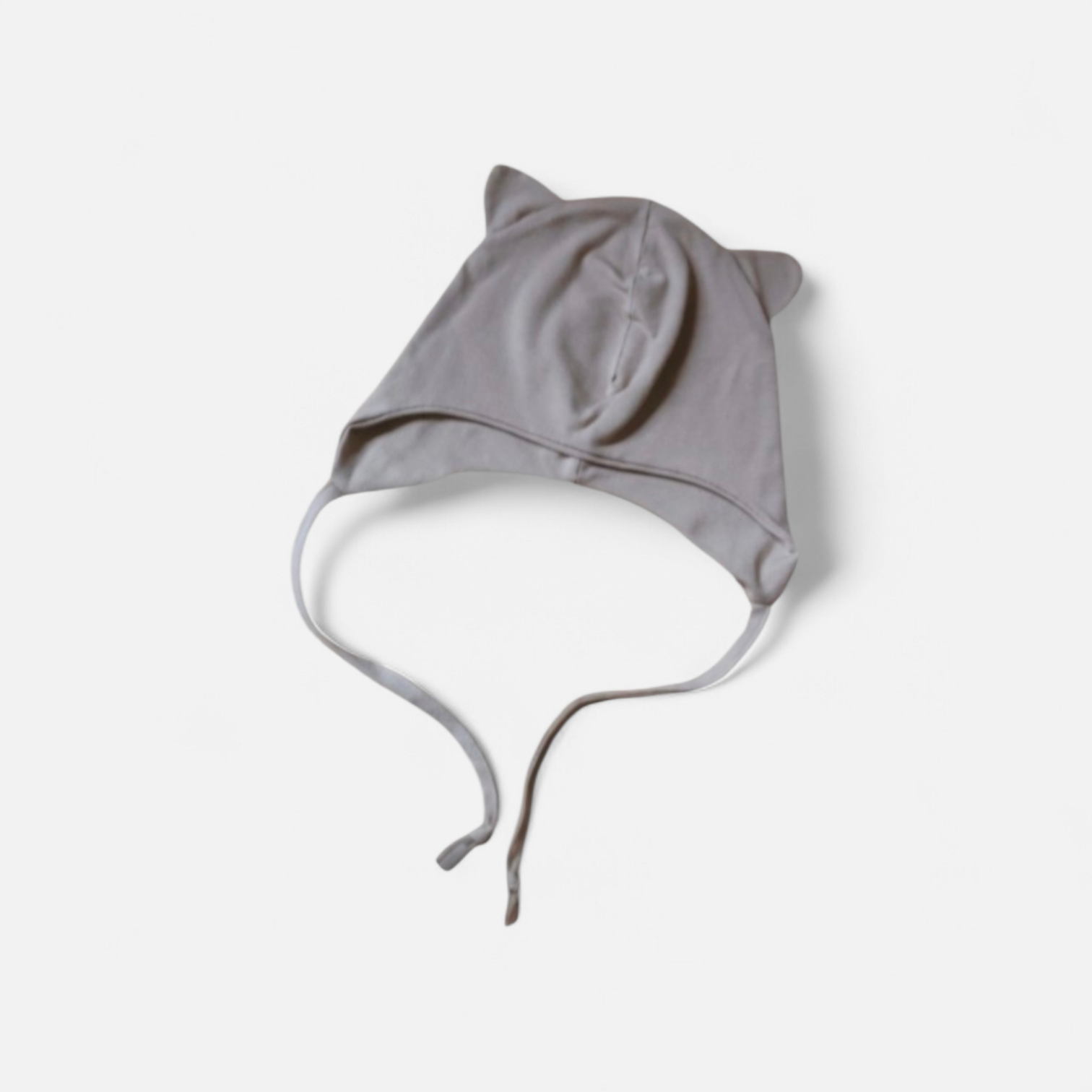 Pavasarinė-rudeninė kepurė su raišteliais