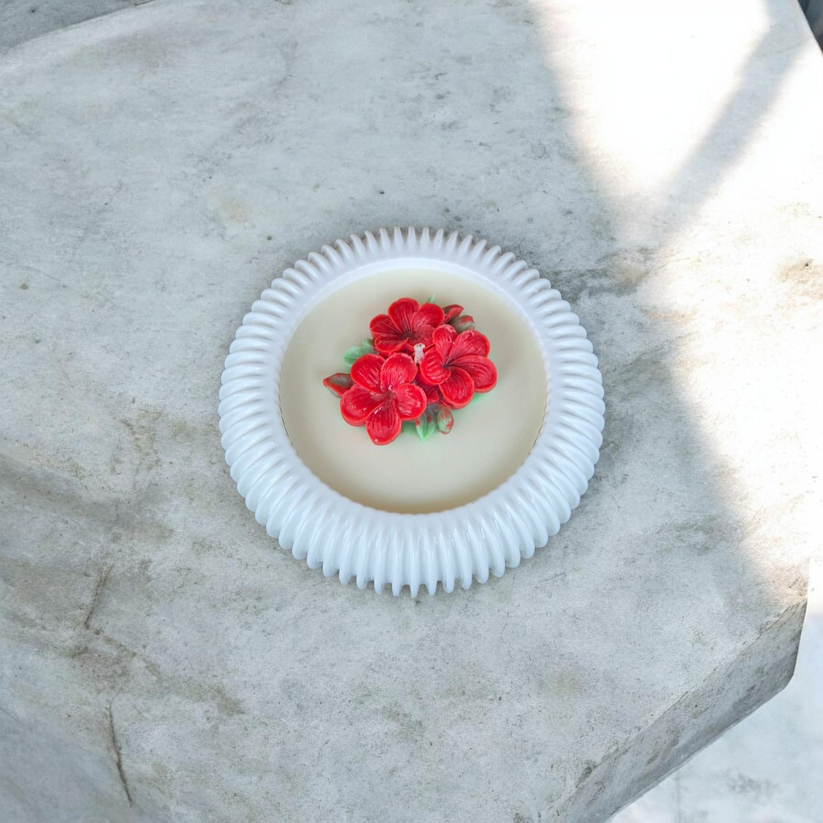 Sojų vaško žvakė „Red Blossom“ dekoratyviniame indelyje