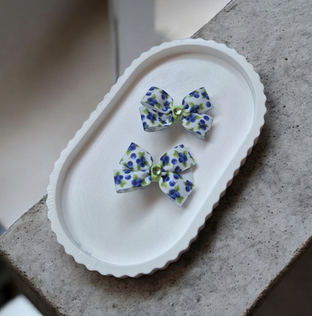 Maži plaukų segtukai ir gumytės