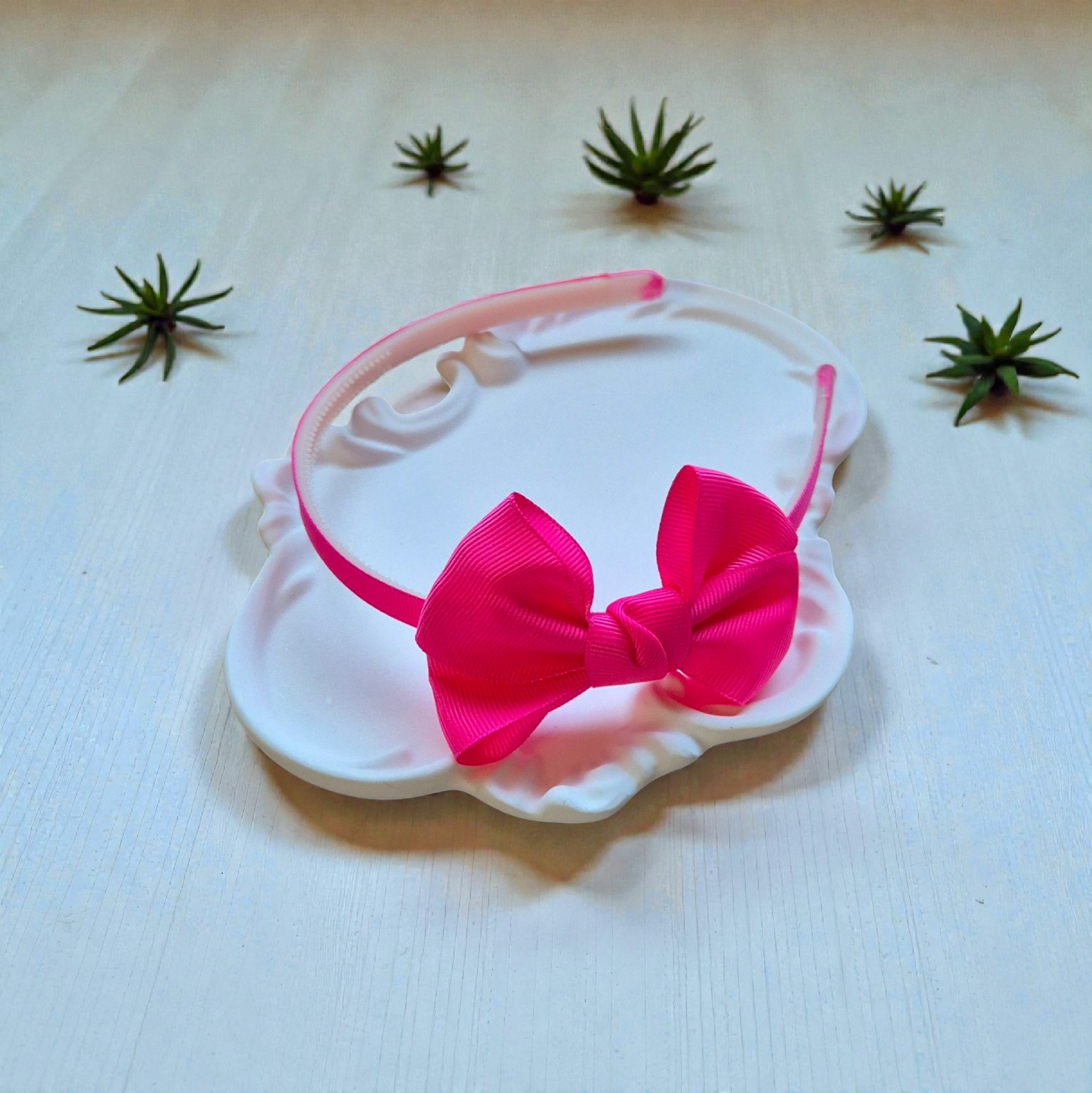 Ryškiai rožinis plaukų lankelis su kaspinu – „Bright Pink Bow Headband“