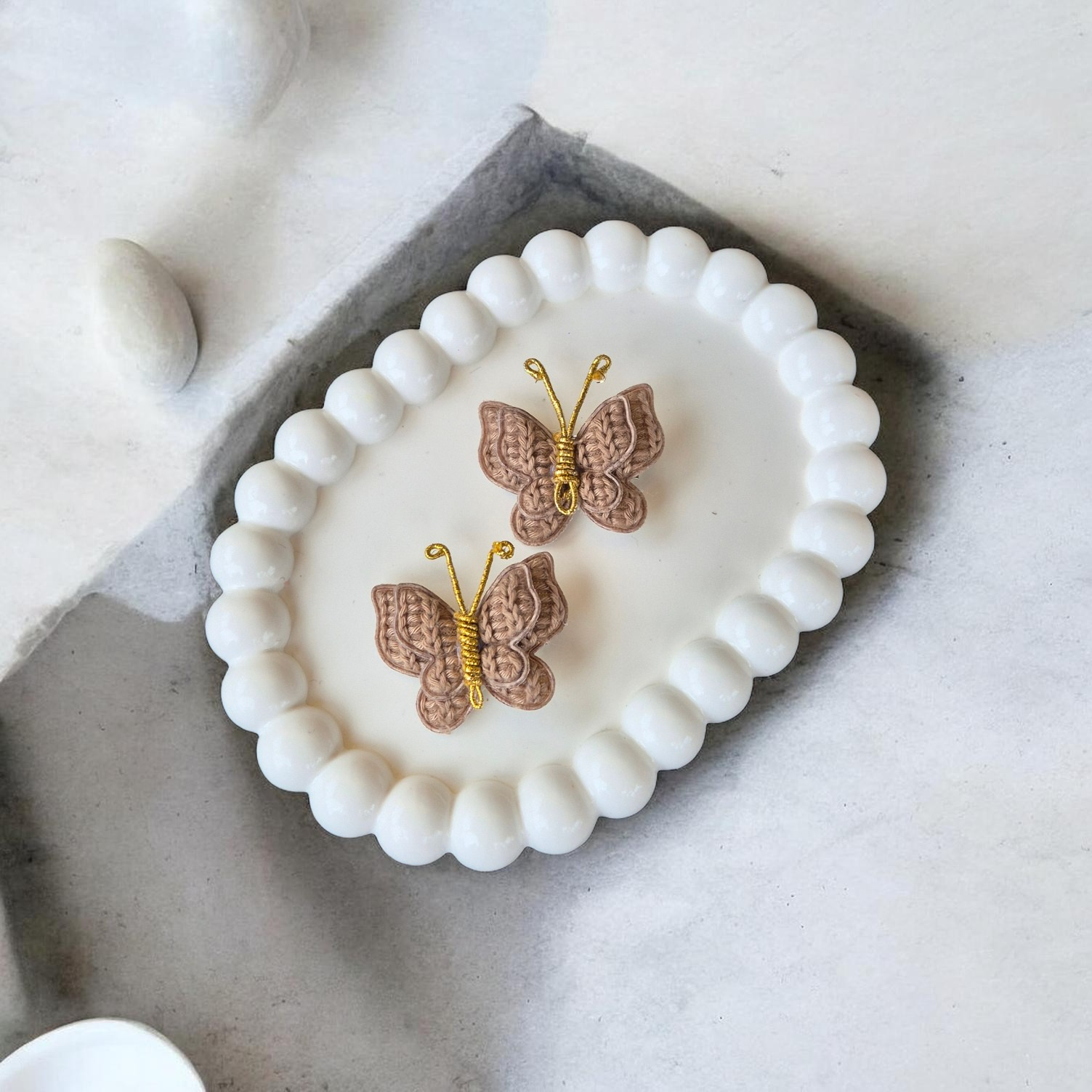 Drugelio formos plaukų segtukai „Soft Grip“ – rudi 