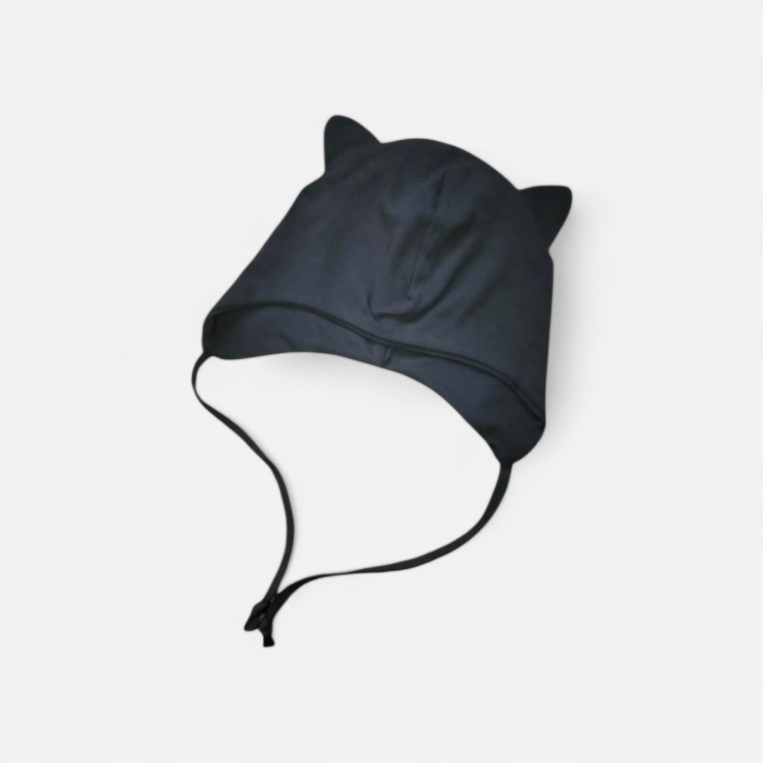 Pavasarinė-rudeninė kepurė su raišteliais