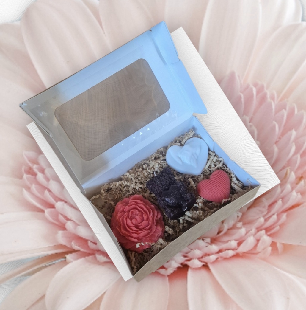 „Švelni Dovana“ – rankų darbo meškutis ir muilų rinkinys