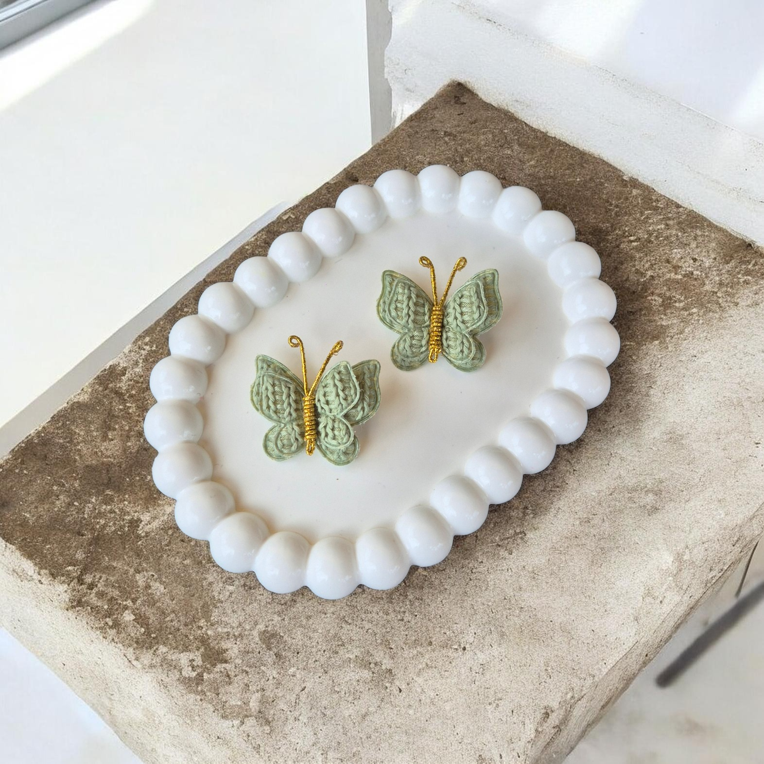 Drugelio formos plaukų segtukai „Soft Grip“ – žali