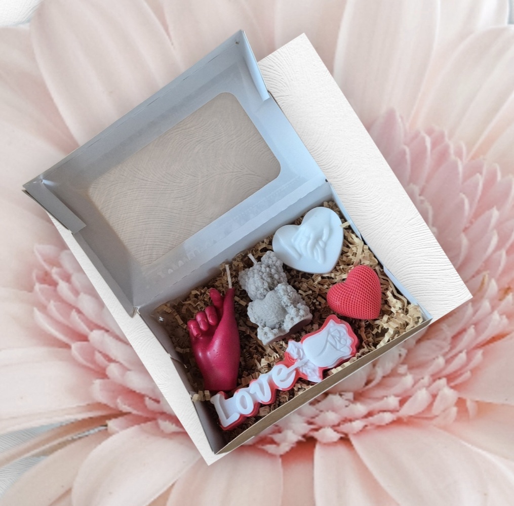 Romantiškas sojų žvakių ir muilo dovanų rinkinys "LOVE"