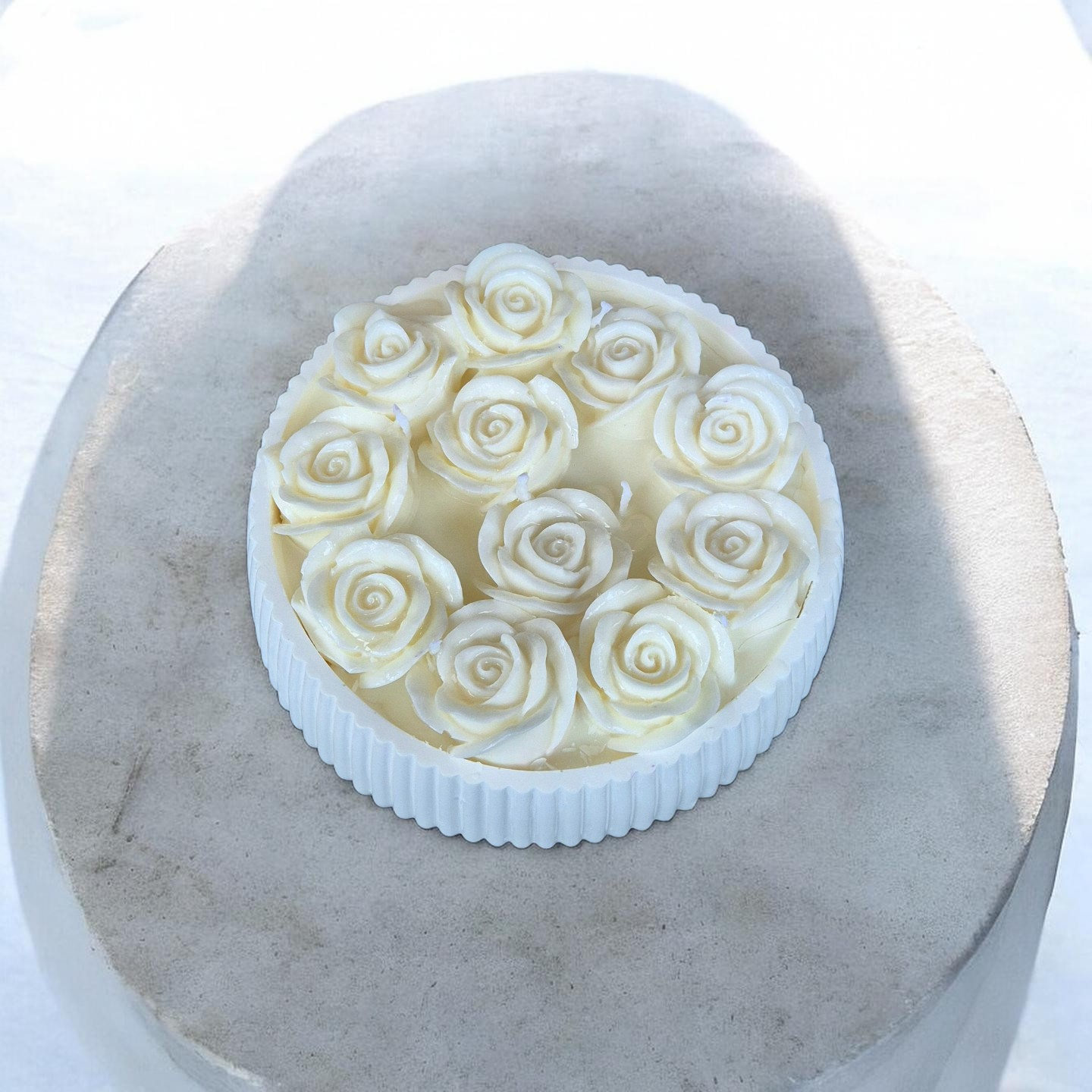 Sojų vaško žvakė „White Rose Bloom“ dekoratyviniame indelyje