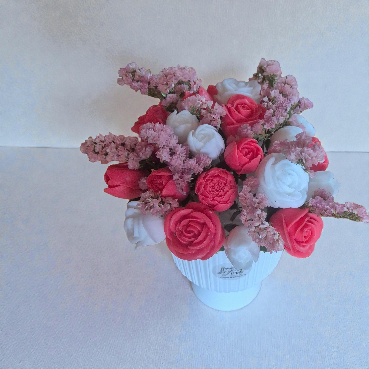 Rankų darbo muilo rožių puokštė – ilgai išliekanti dekoracija