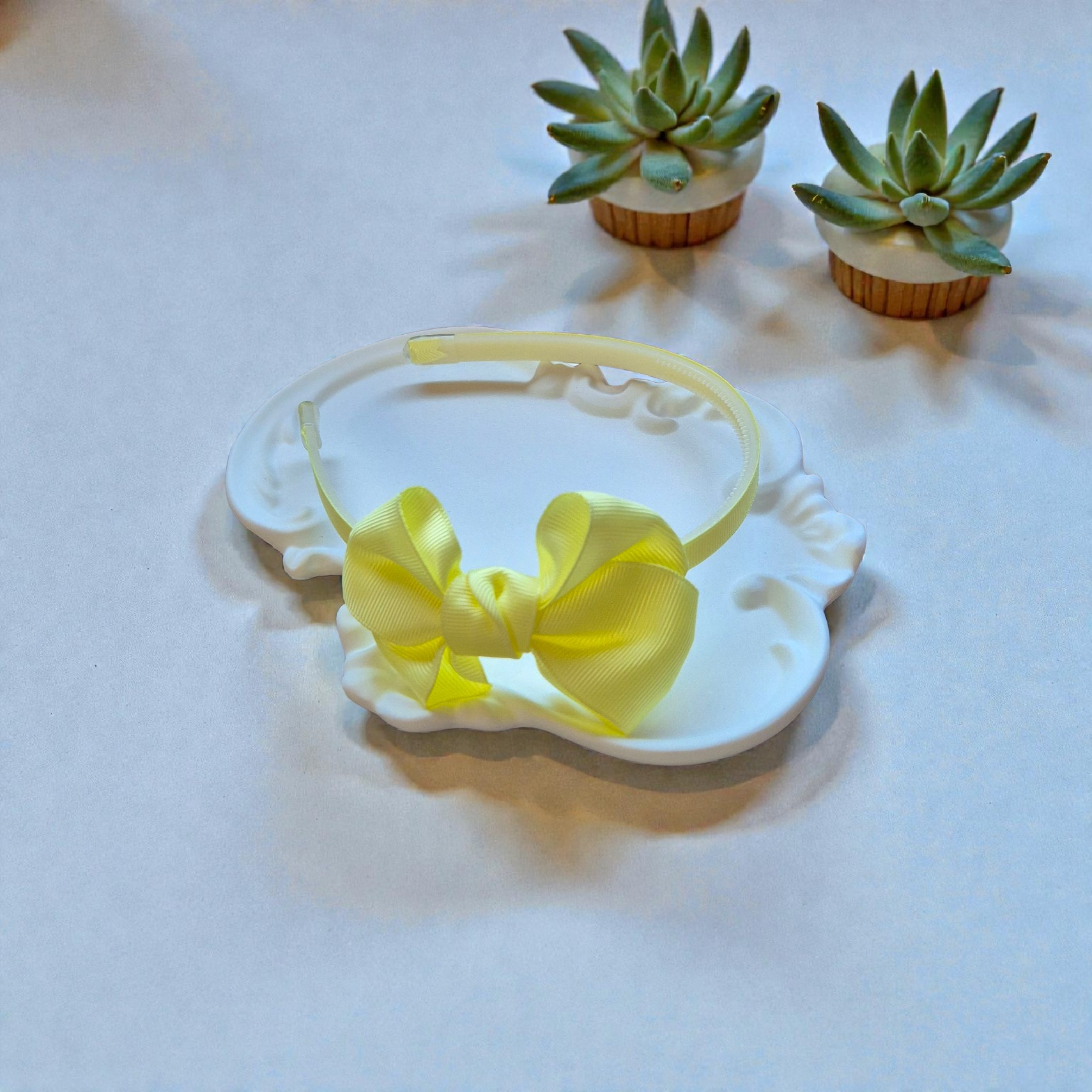 Ryškiai geltonas plaukų lankelis su kaspinu – „Bright Yellow Bow Headband“