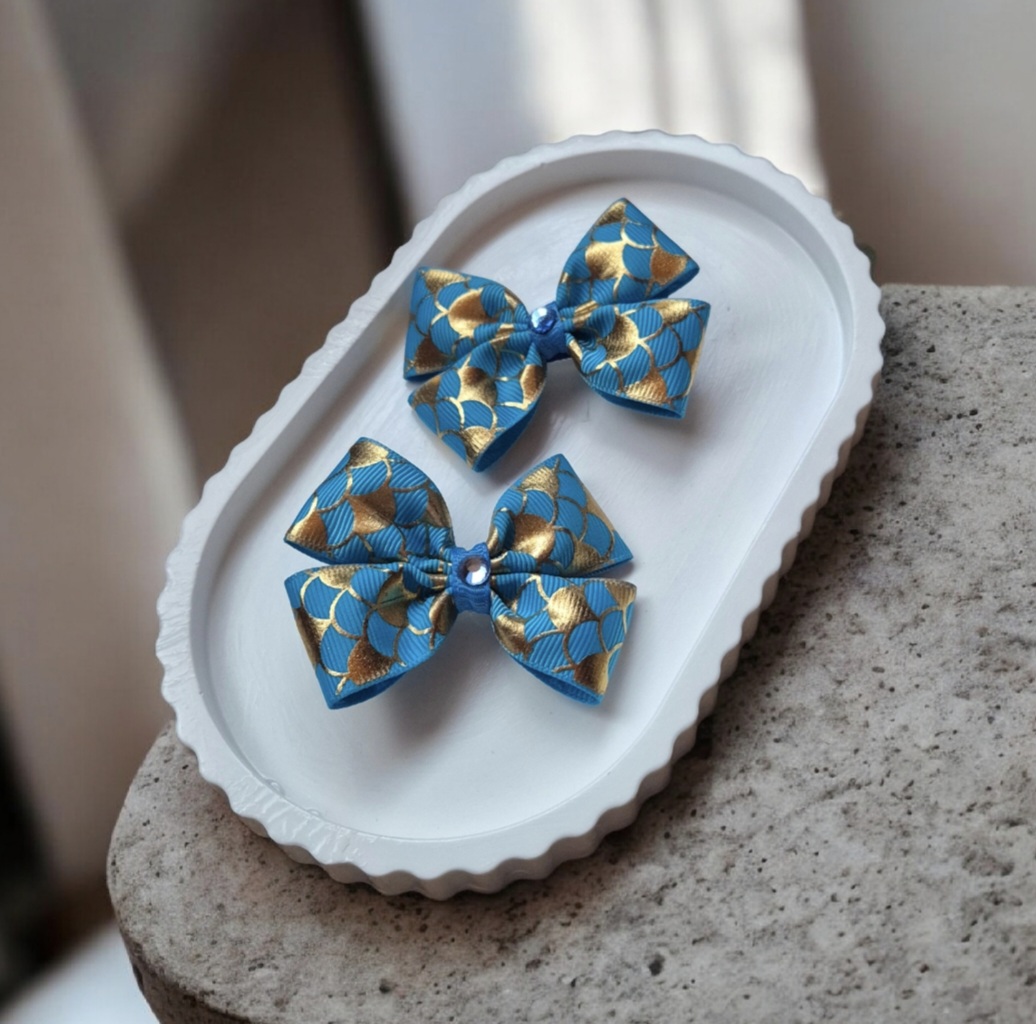 Vaikiški plaukų segtukai ir gumytės su mėlynais auksiniais žvynelių kaspinėliais – undinėlės aksesuarai mergaitėms