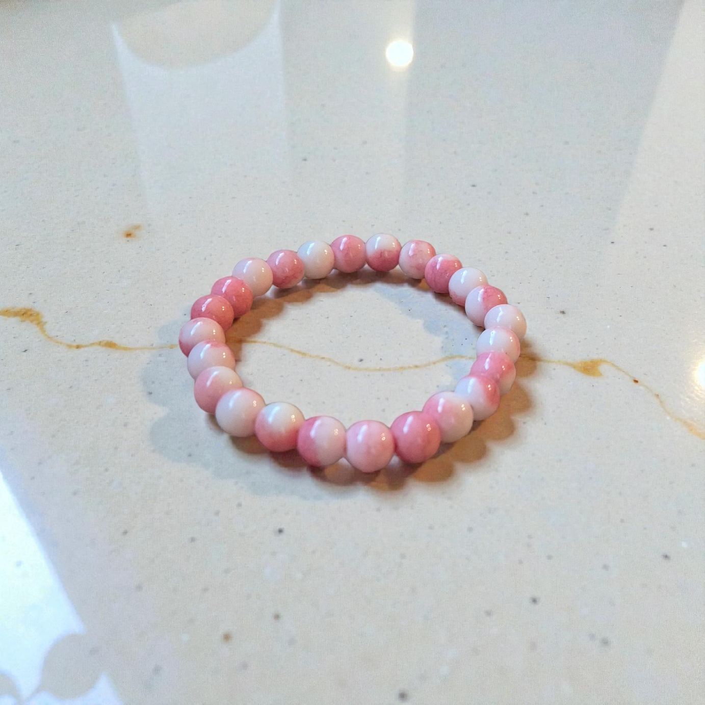 Rožinis ramybės žiedas – natūralių karoliukų apyrankė