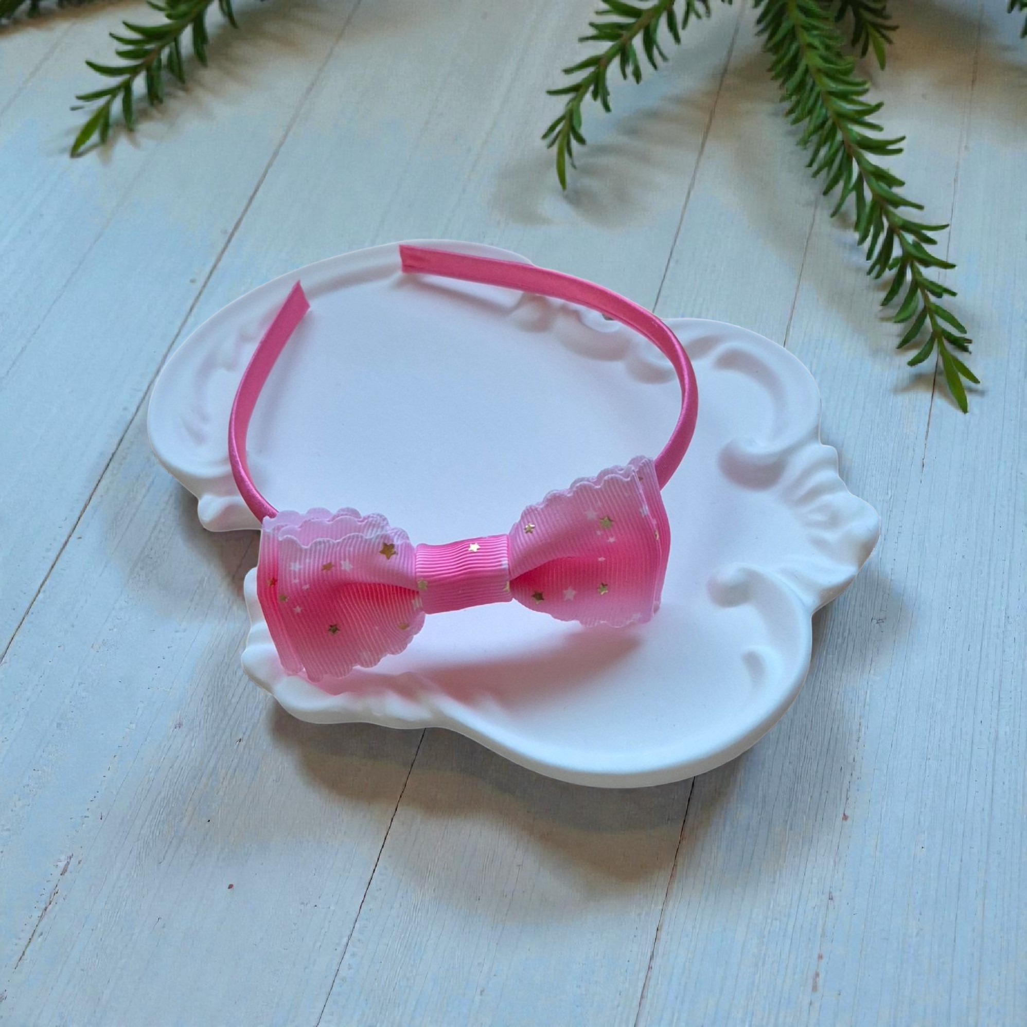 Rožinis plaukų lankelis su dekoruotu kaspinu – „Pink Decorative Bow Headband“