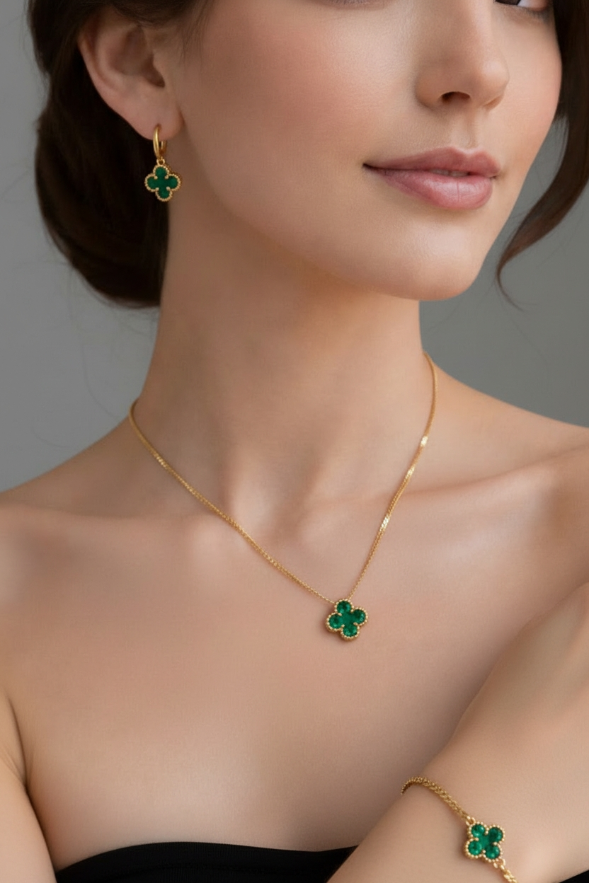 Auksinės spalvos dobiliuko papuošalų komplektas