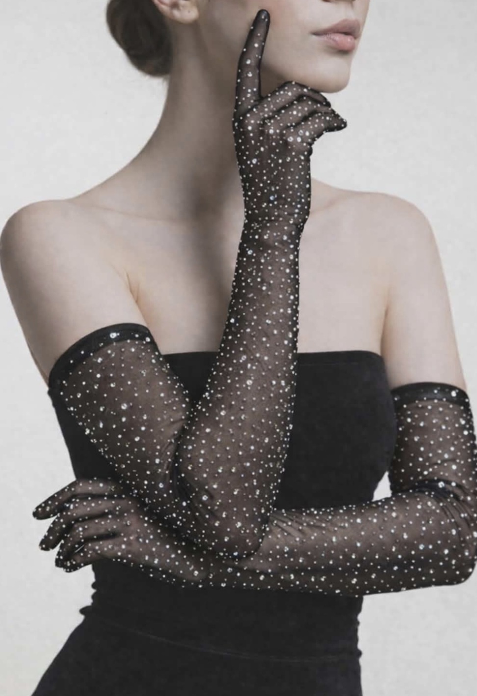 Elegantiškos tiulinės pirštinės su akutėmis