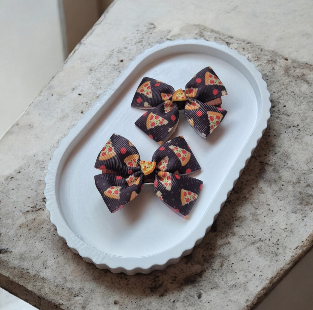 Vaikiški plaukų segtukai ir gumytės su picos kaspinėliais – žaismingi aksesuarai mergaitėms