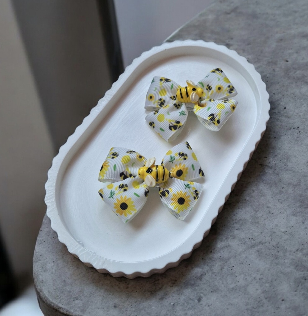 Vaikiški plaukų segtukai ir gumytės su saulėgrąžų ir bičių kaspinėliais – vasariški aksesuarai mergaitėms