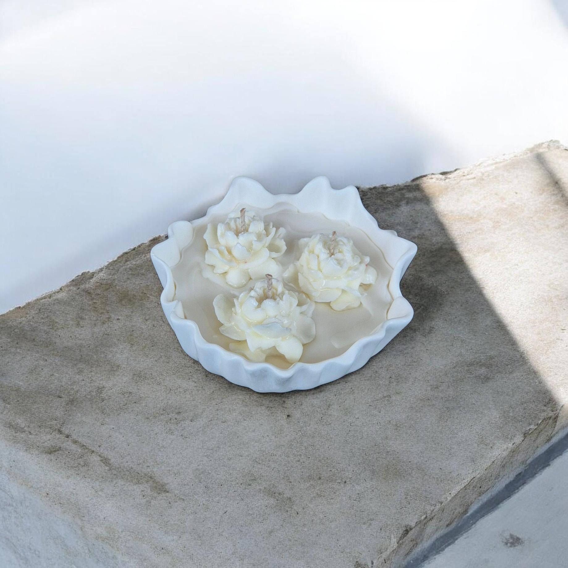 Sojų vaško žvakė „White Blossom Trio“ keraminiame indelyje