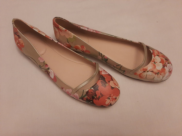 Authentic Gucci Multi-color Blooms Leather Ballet SZ 39