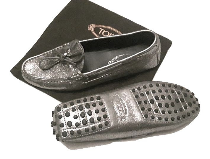 AuthenticTod's Metallic Silver Leather Loafers Size 38.5 Retail price$445 