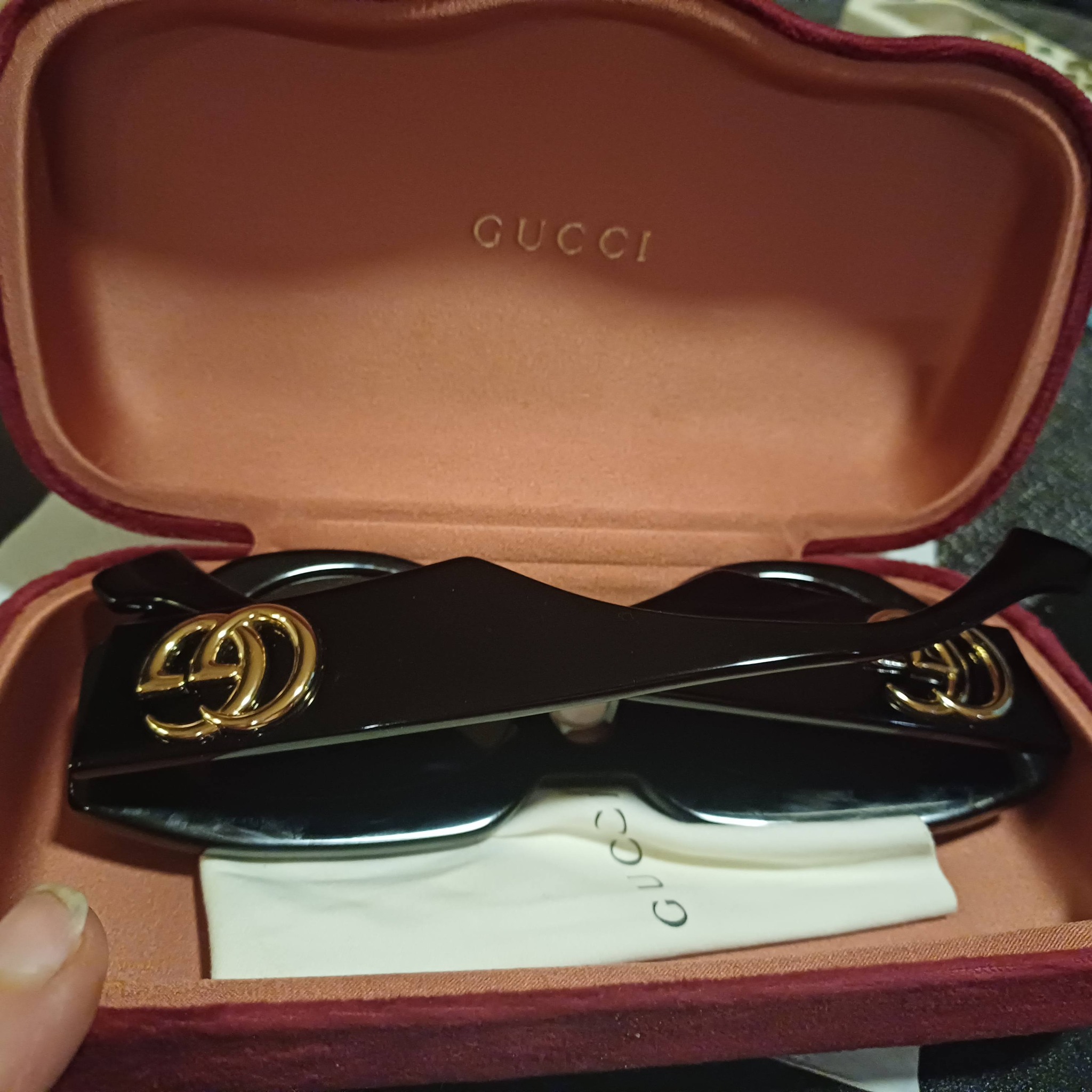 Authentic Gucci Gucci GG1421S 001 black sunglasses