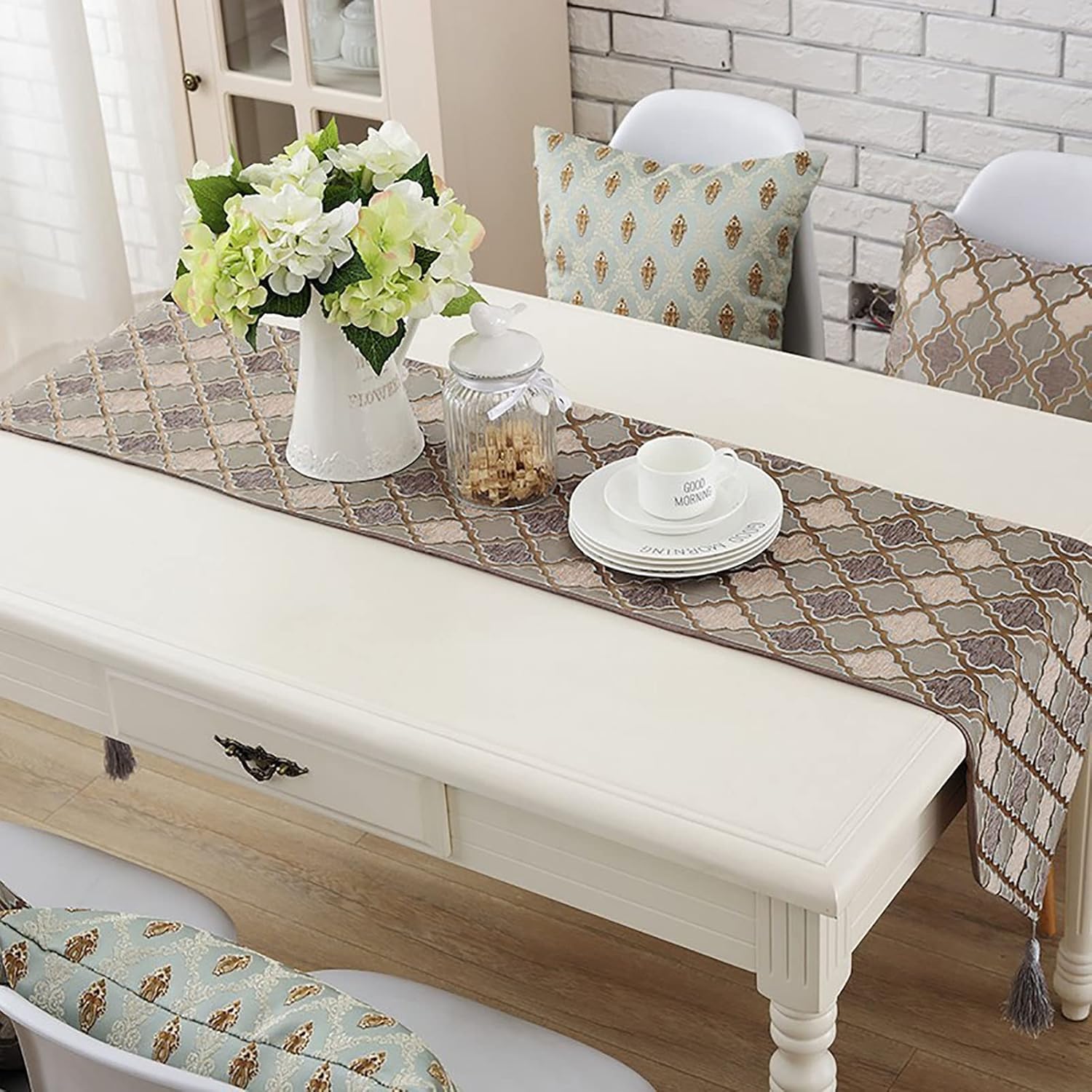 Elegant table runner