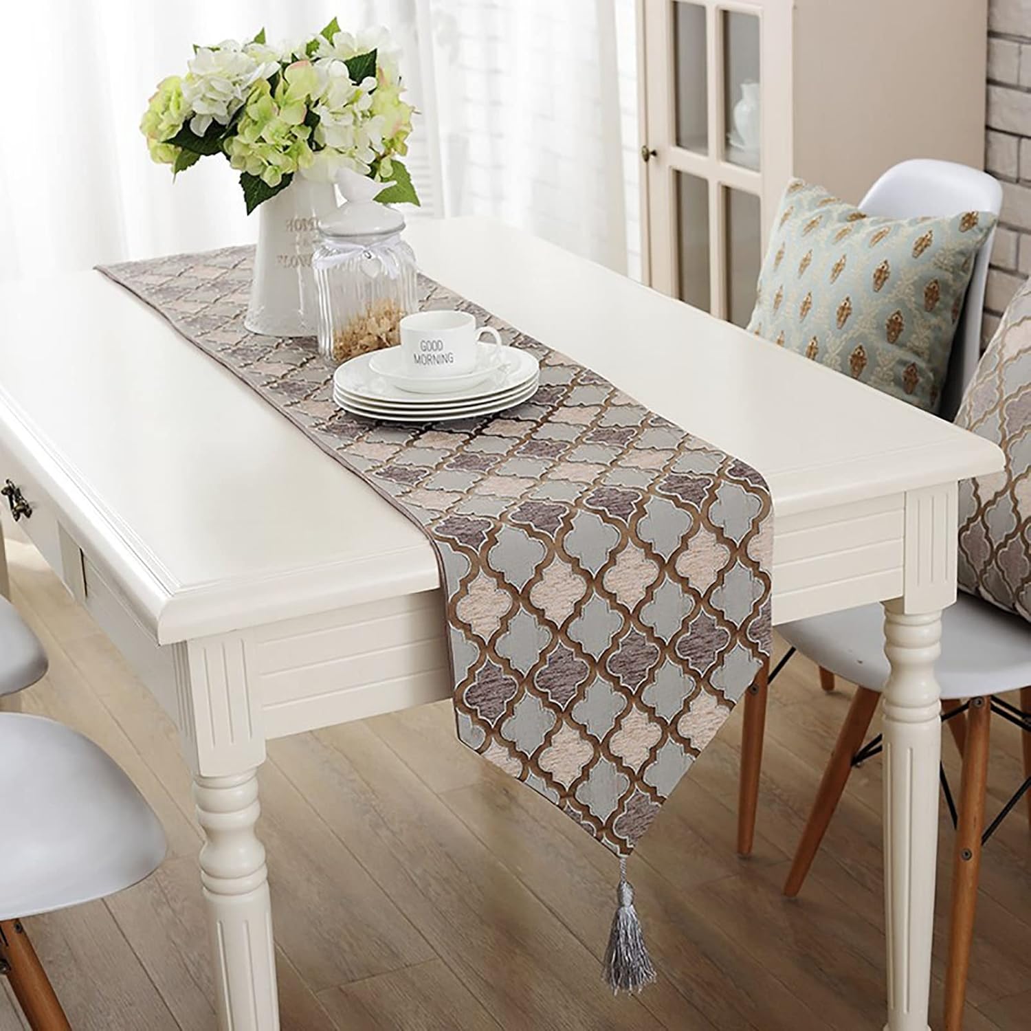 Elegant table runner