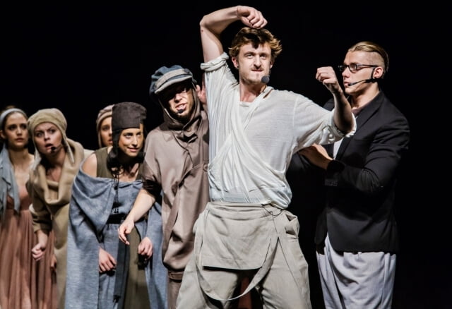 Išvyka į Panevėžio muzikinį teatrą. Miuziklas “DEVYNBĖDŽIAI”