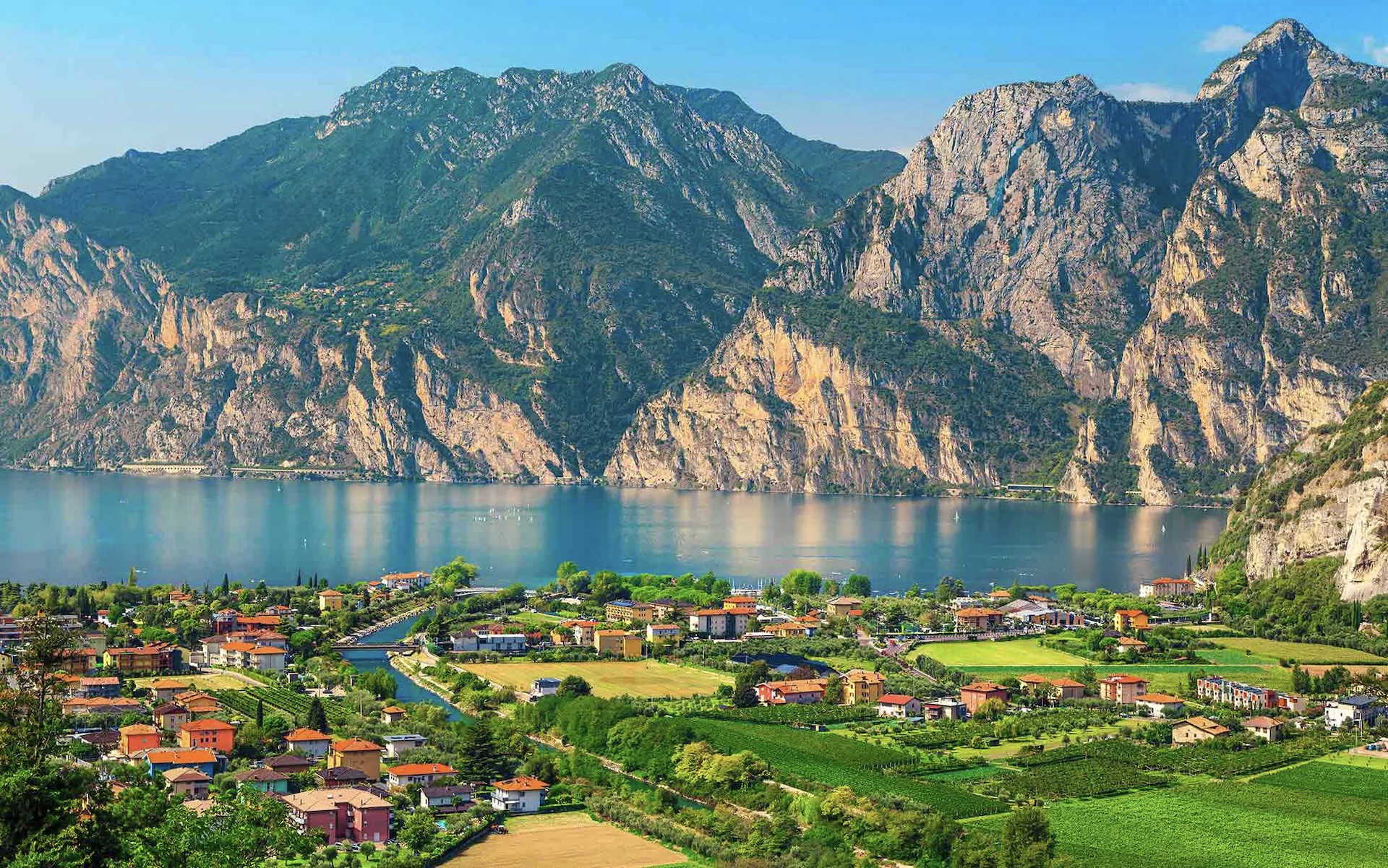 NUOSTABIAUSI ŠIAURĖS ITALIJOS EŽERAI, MIESTAI IR MIESTELIAI