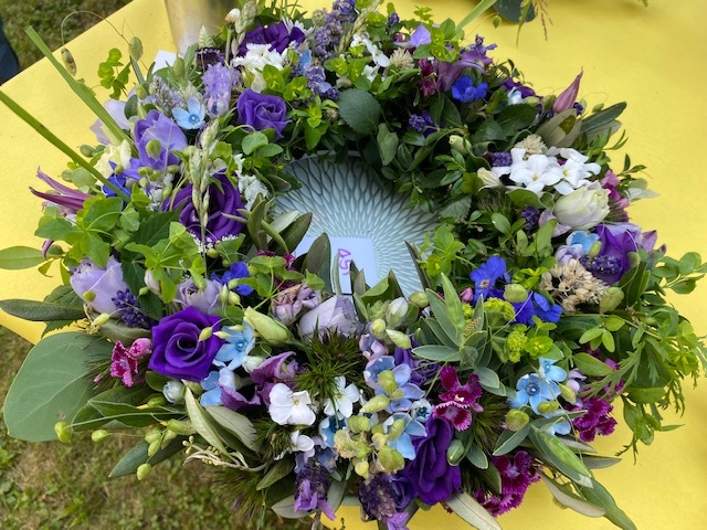 Blütenkranz in nasser Steckmasse (00026)