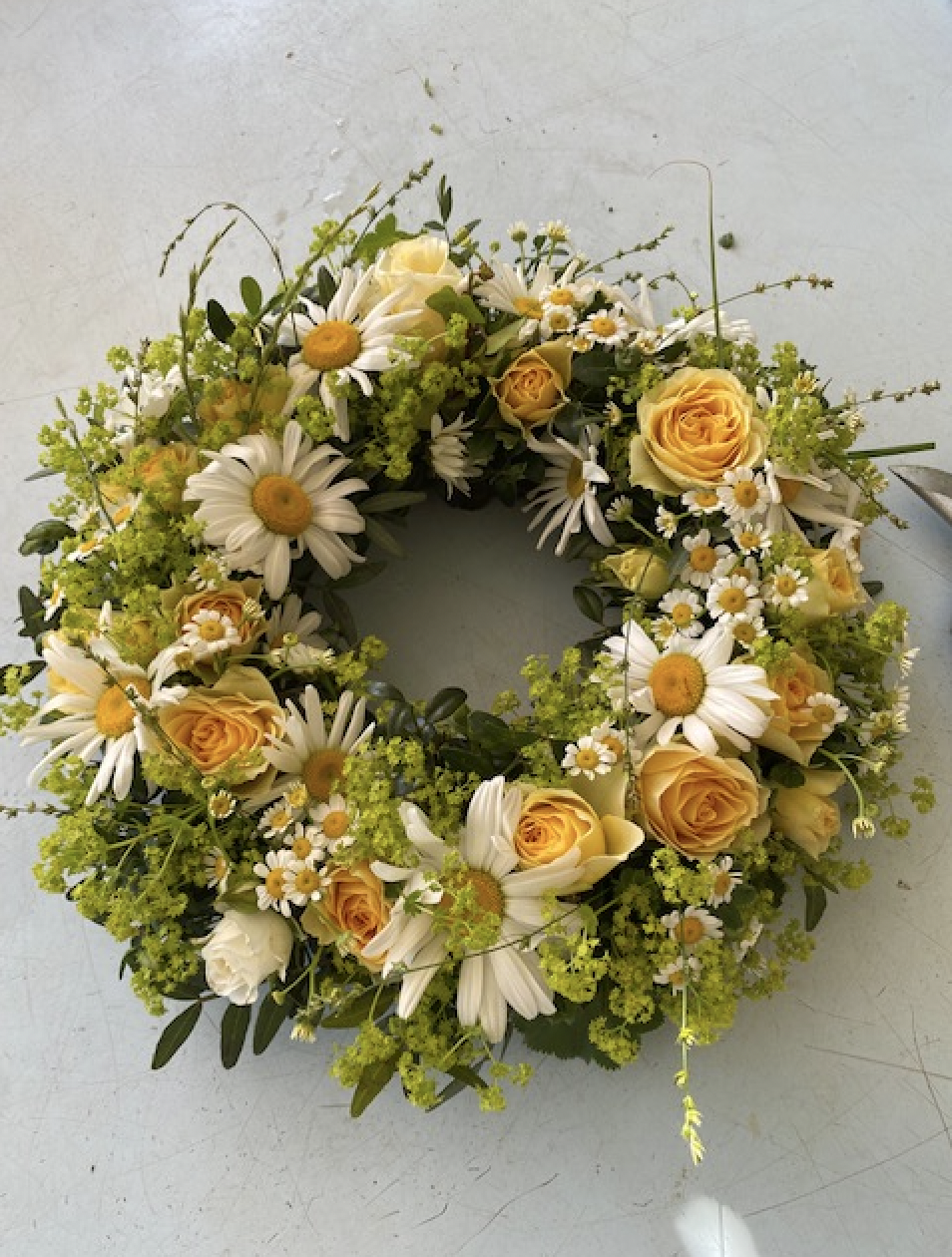 Blütenkranz in nasser Steckmasse (00027)