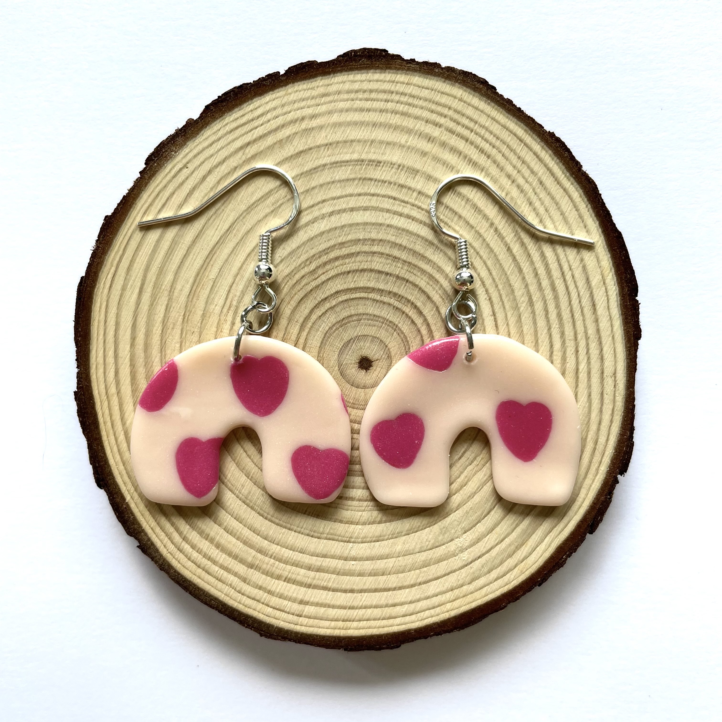 heart print arch earrings