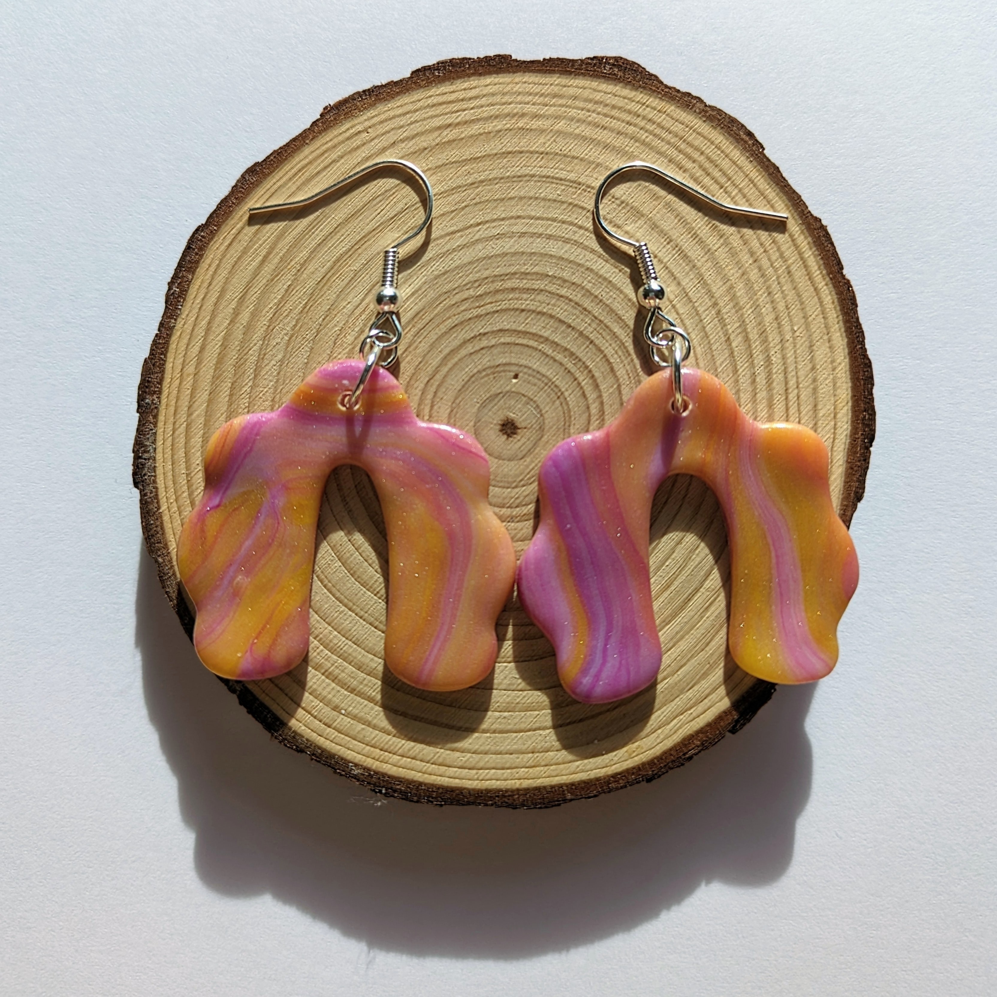 swirl wobbly arch earrings