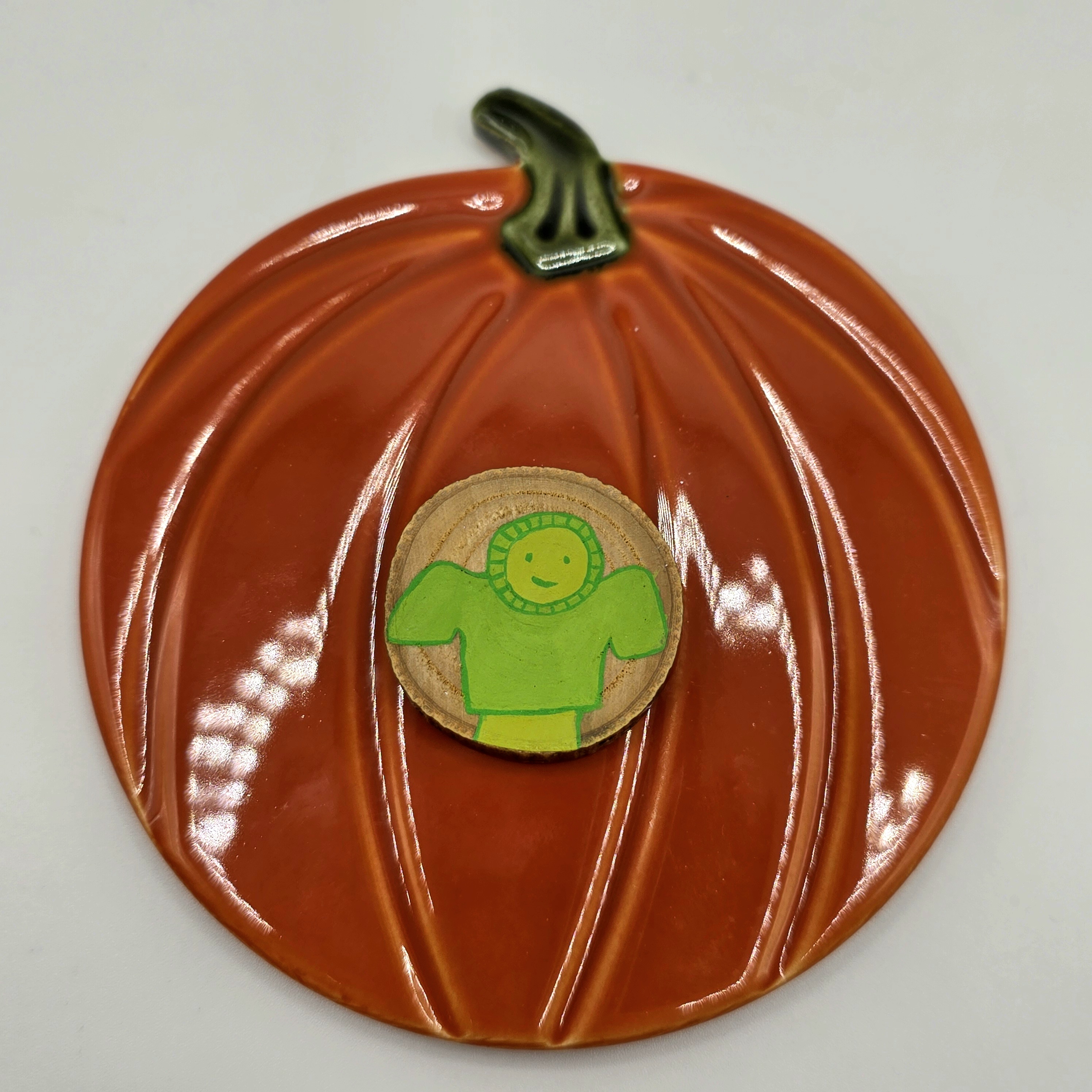 wooden green friend magnet - jumper