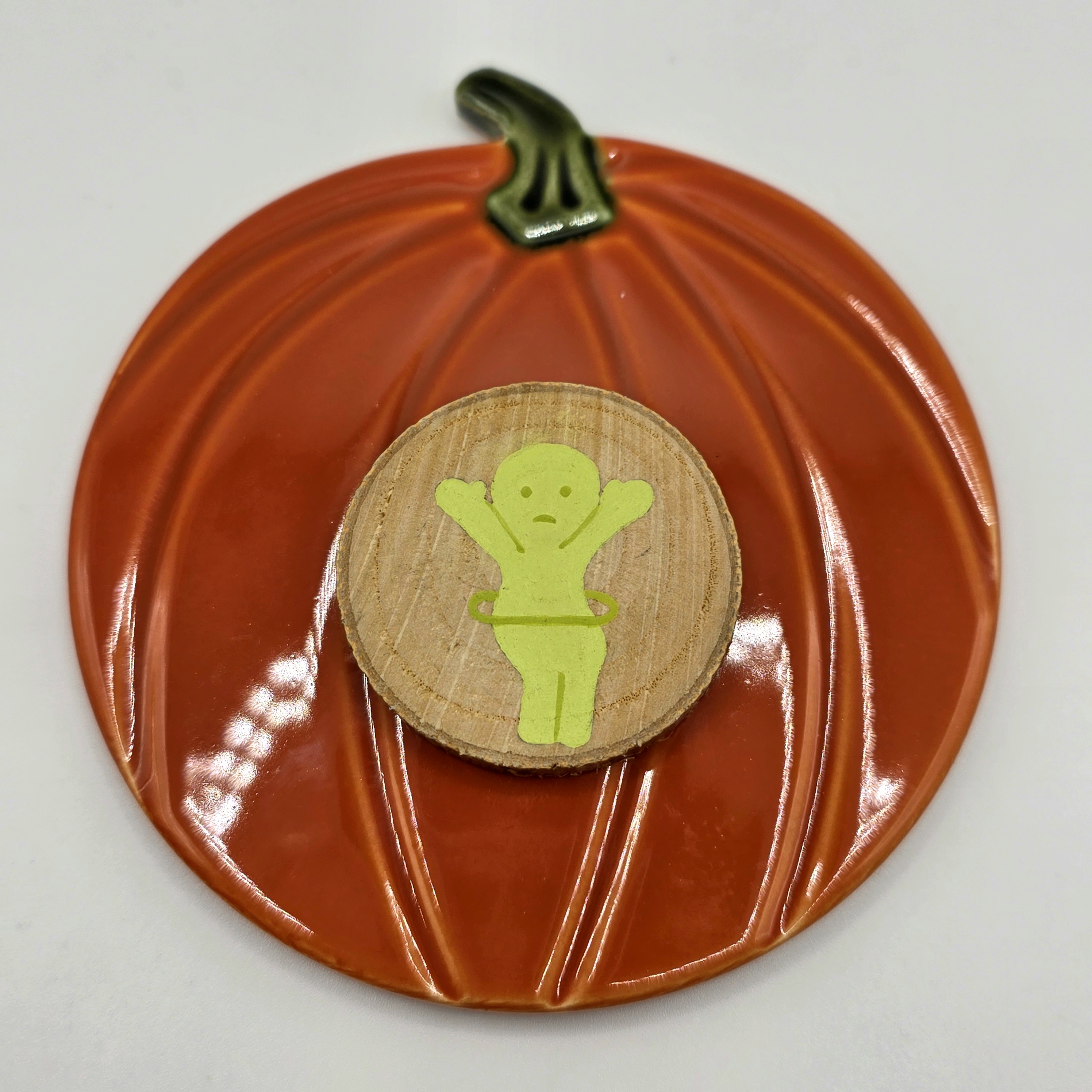 wooden green friend magnet - hula