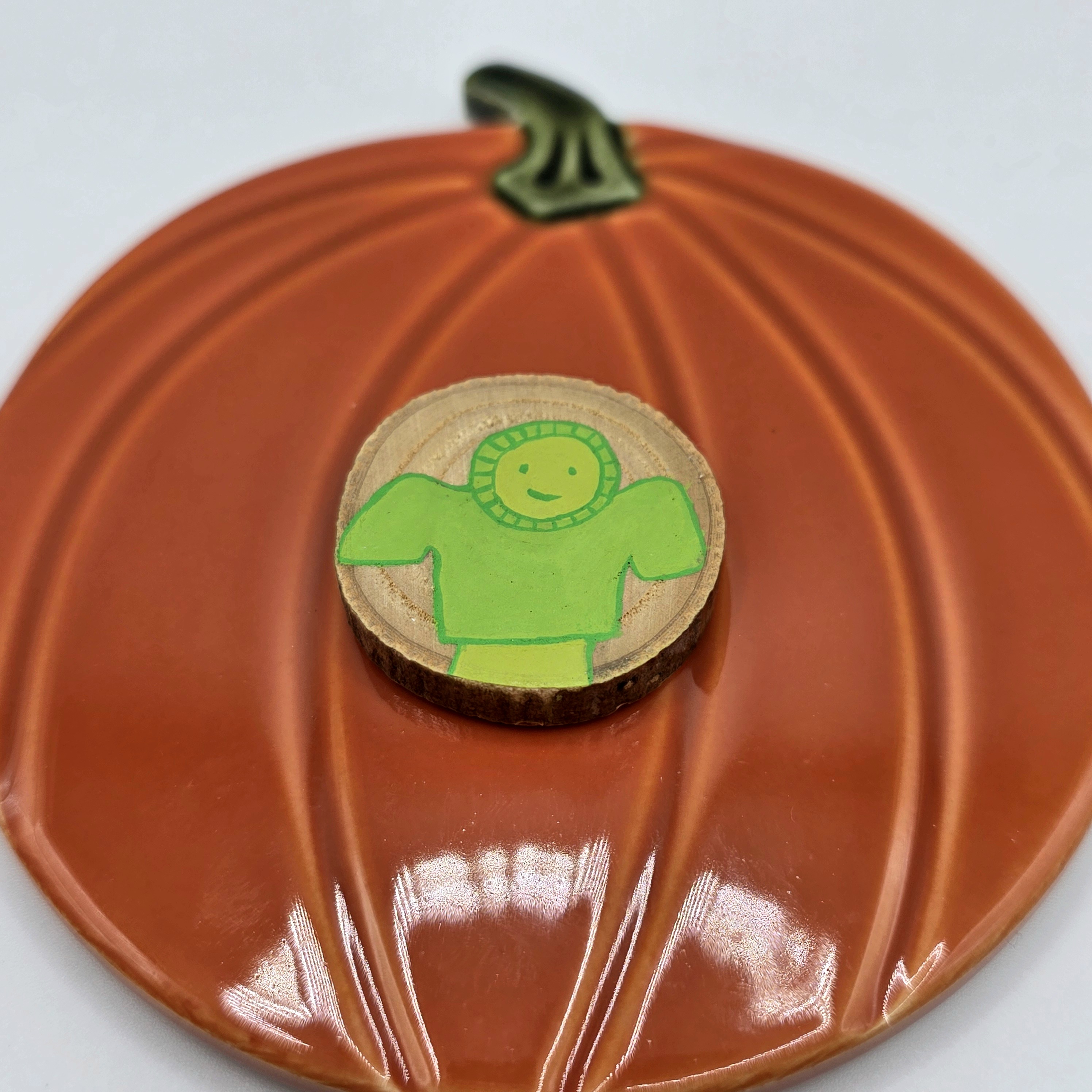 wooden green friend magnet - jumper