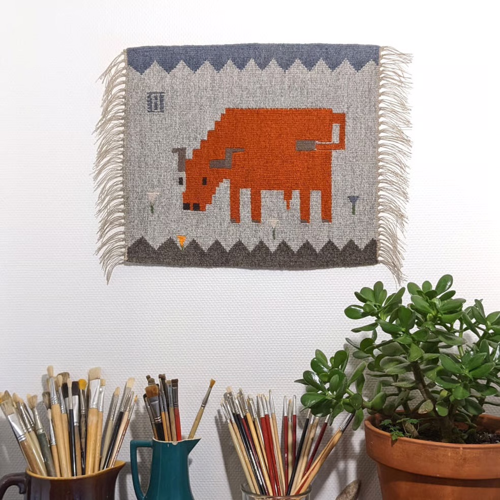 Tenture murale “TAUREAU” – kilim en laine et lin – collection Vache Salers – 47 × 41 cm – tissée à la main