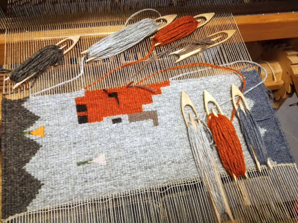 Tenture murale “TAUREAU” – kilim en laine et lin – collection Vache Salers – 47 × 41 cm – tissée à la main