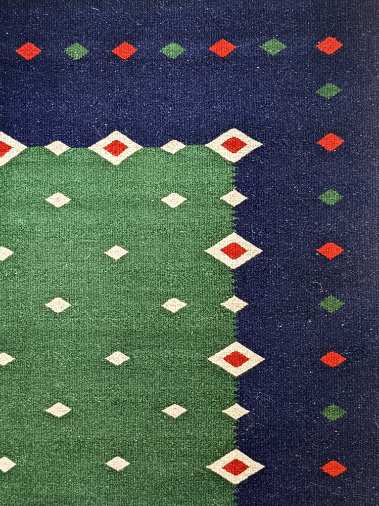 Tapis kilim 'K2' géométrique, vert et bleu nuit, laine et lin, 211x143cm