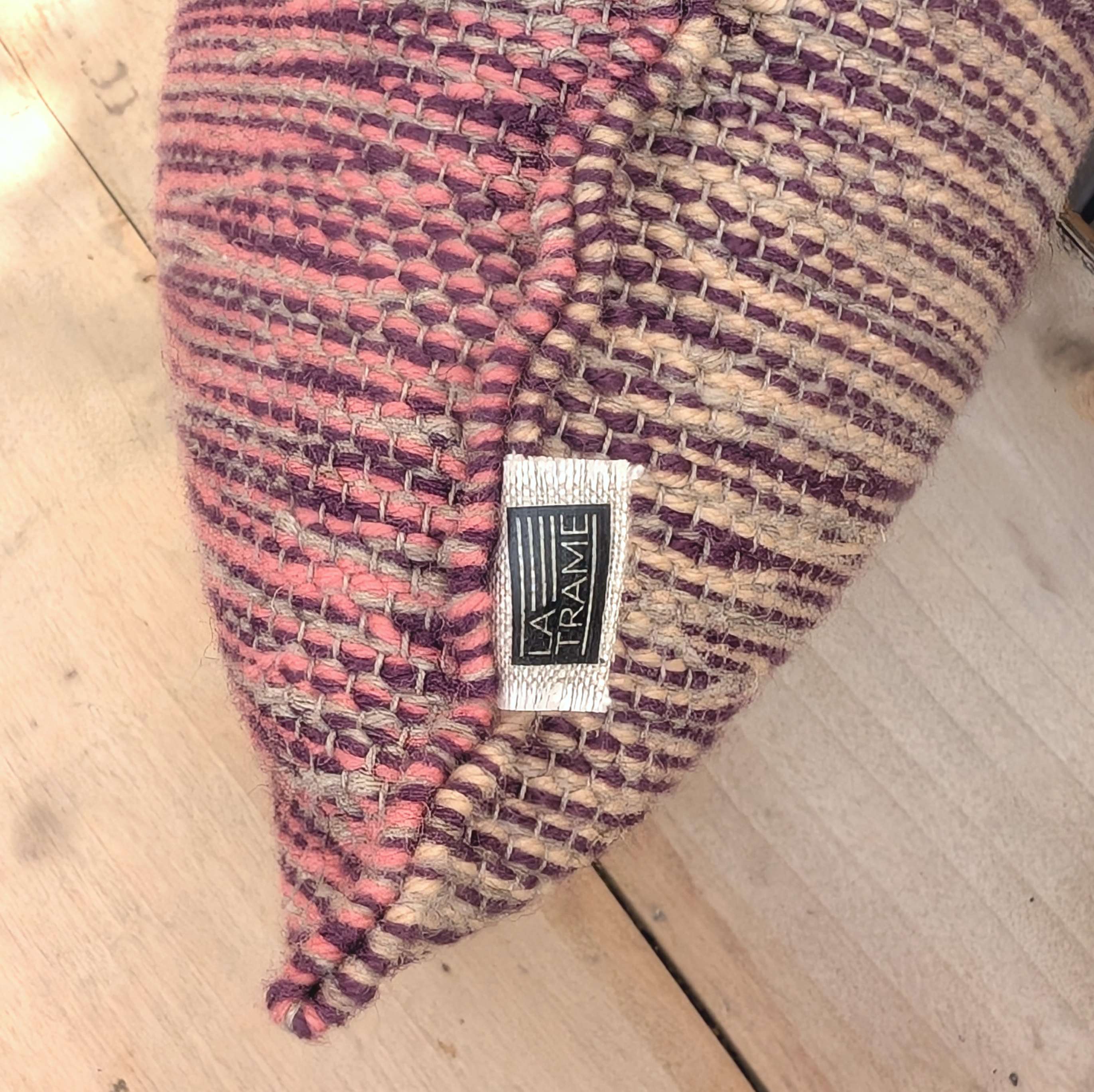 Coussin BiFace mauve-rose en laine et lin, 40×40 cm – design contemporain, tissé à la main en Auvergne