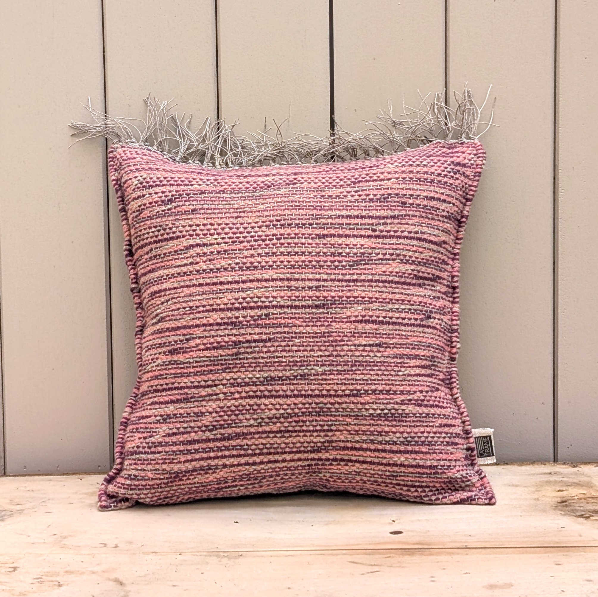 Coussin BiFace mauve-rose en laine et lin, 40×40 cm – design contemporain, tissé à la main en Auvergne