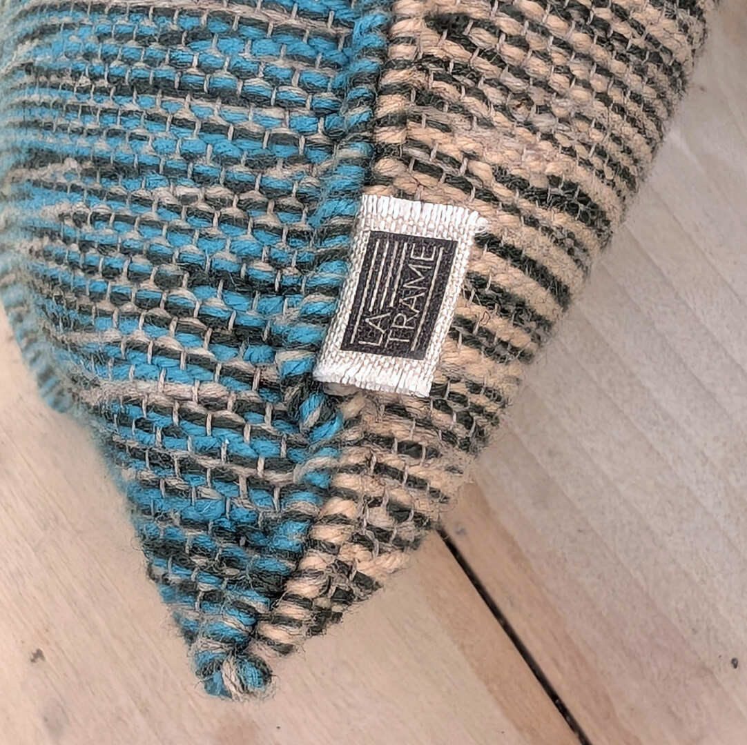 Coussin BiFace bleu-vert en laine et lin, 40×40 cm – design contemporain, tissé à la main en Auvergne