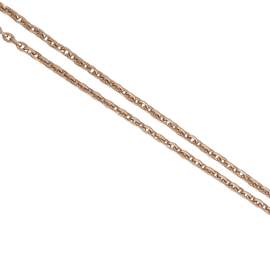 Akinių grandinėlė dovanų pakuotėje