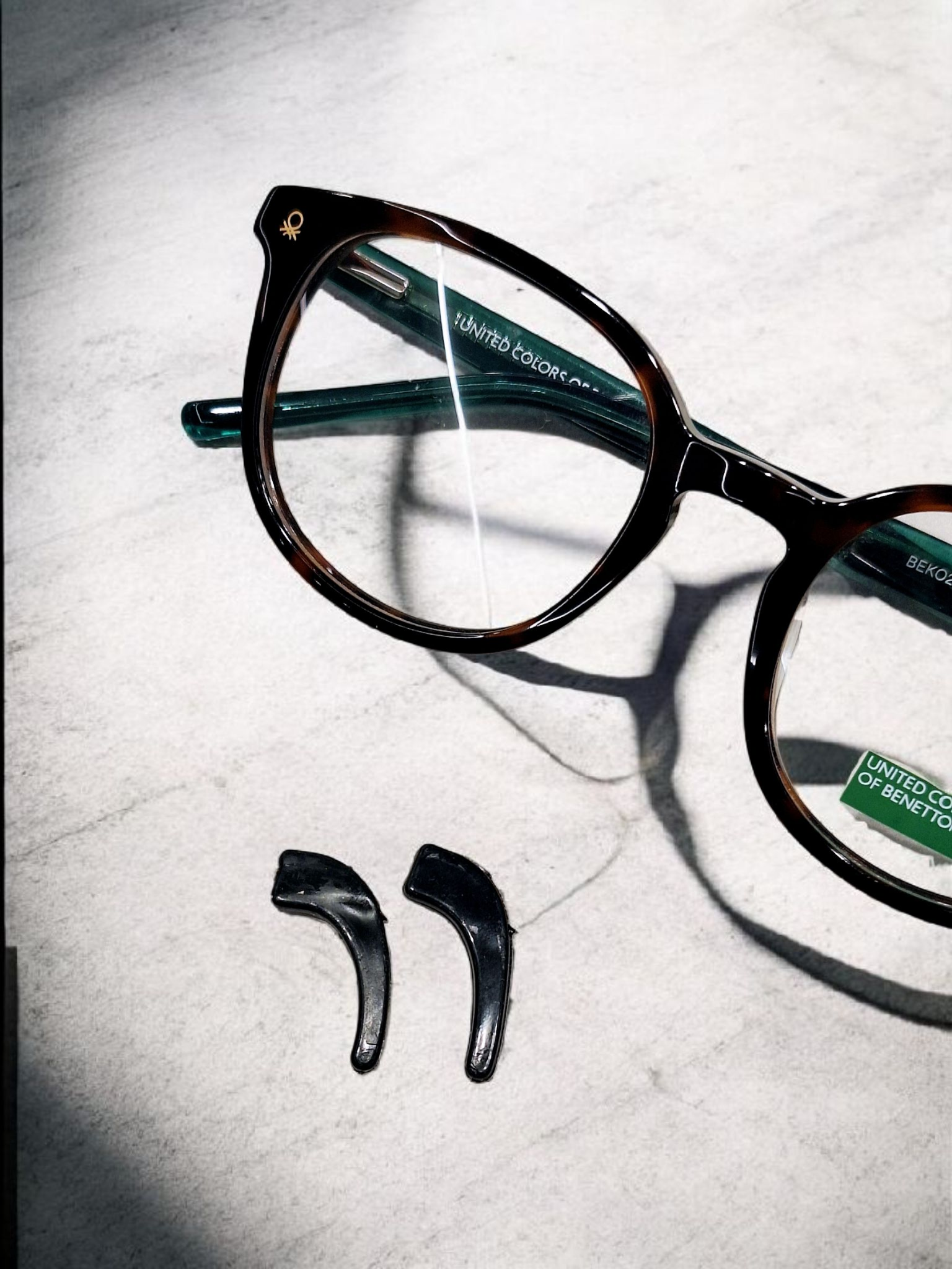 Akinių laikikliai, antgaliai plonesnėmis kojelėms