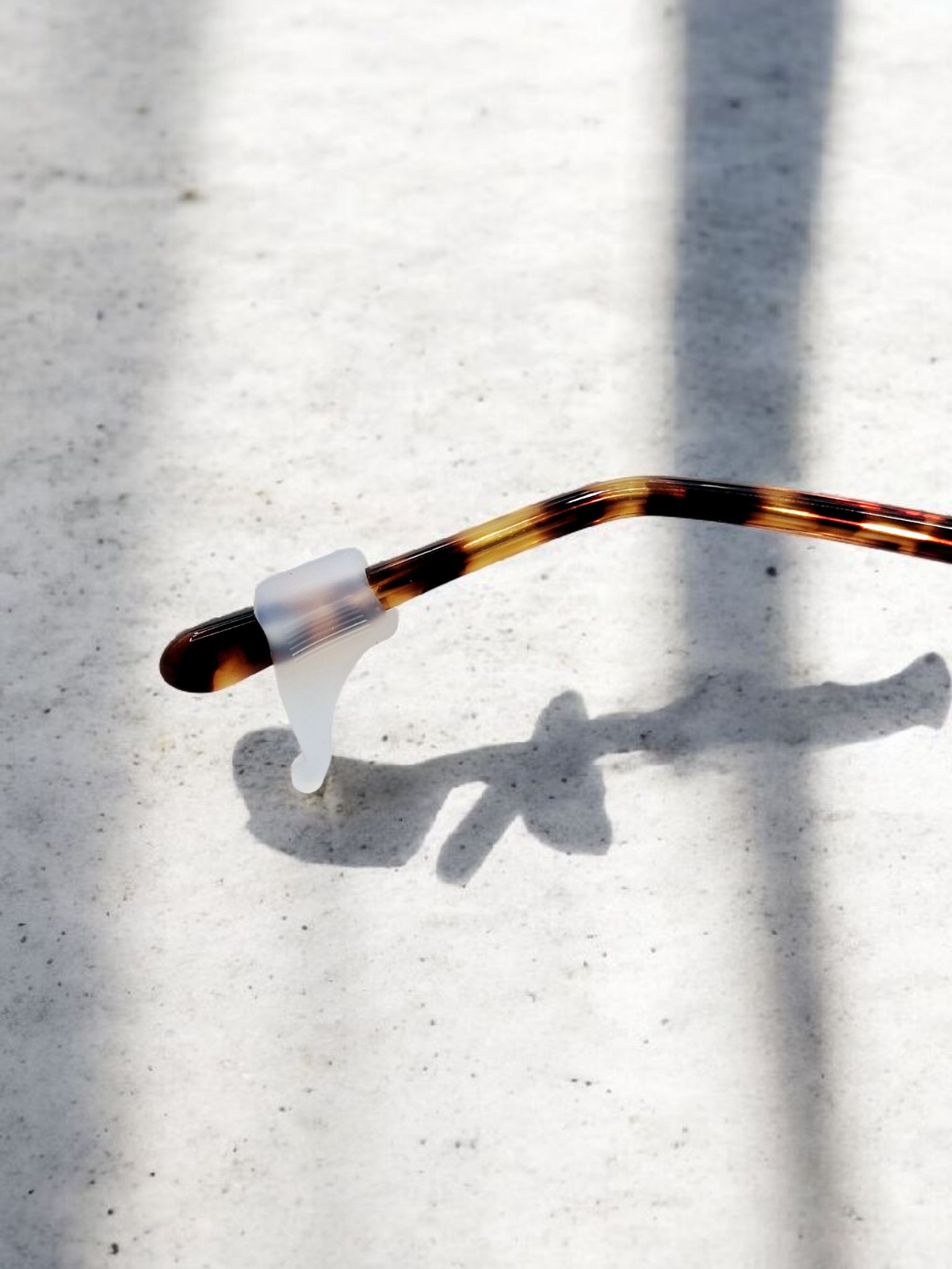 Akinių laikikliai, antgaliai plonesnėmis kojelėms