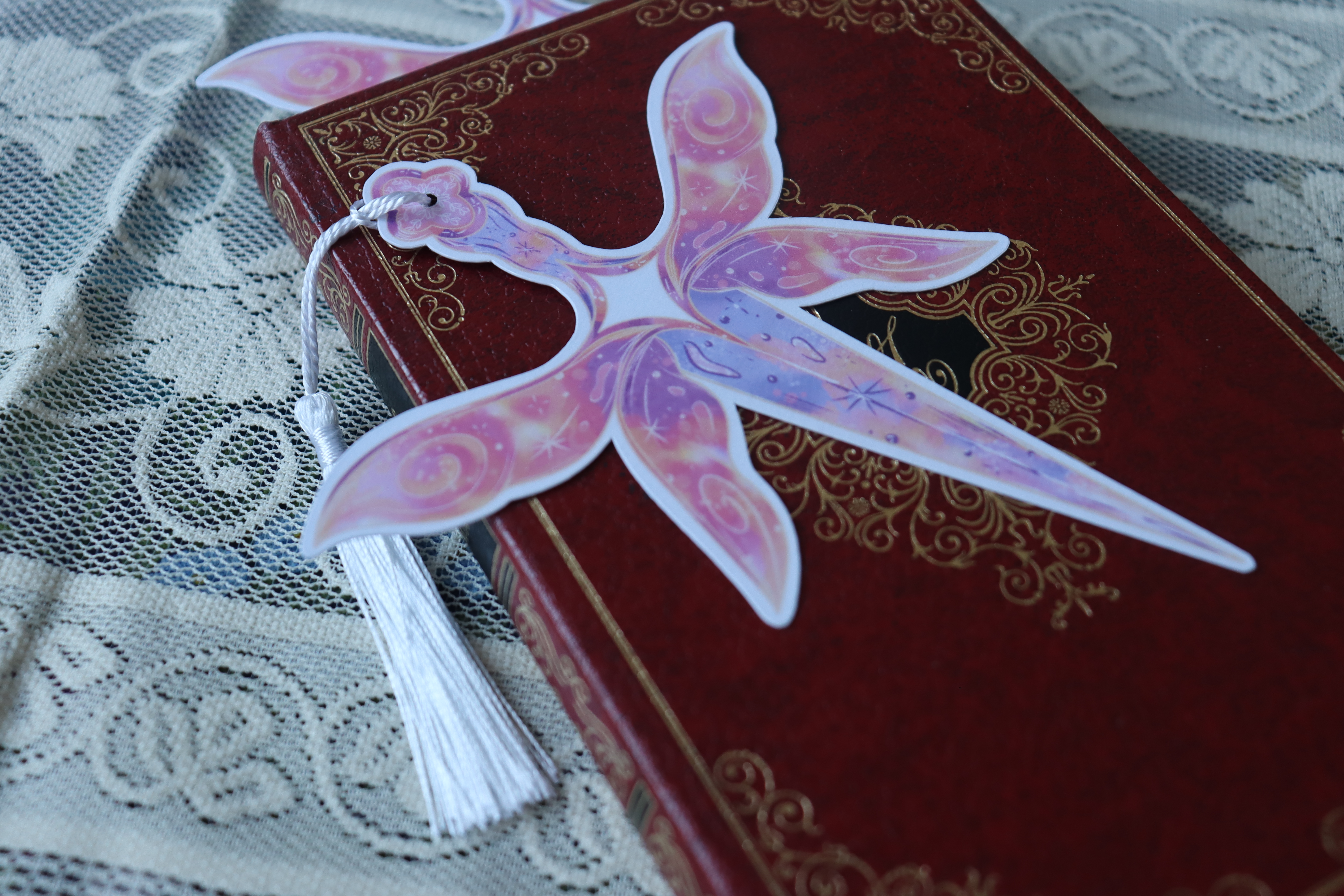 Marque page épée Rose pompon