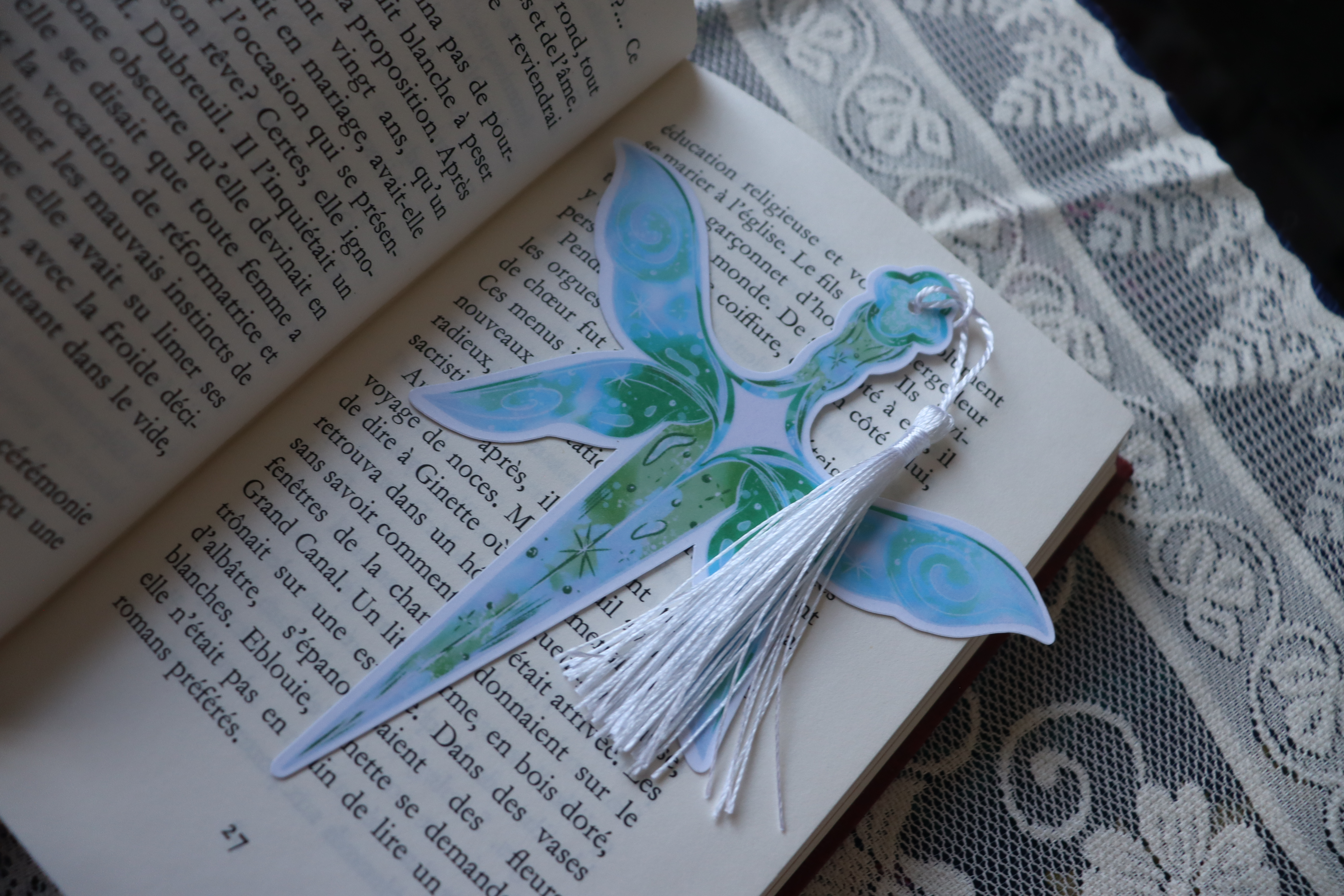 Marque page épée vert pompon